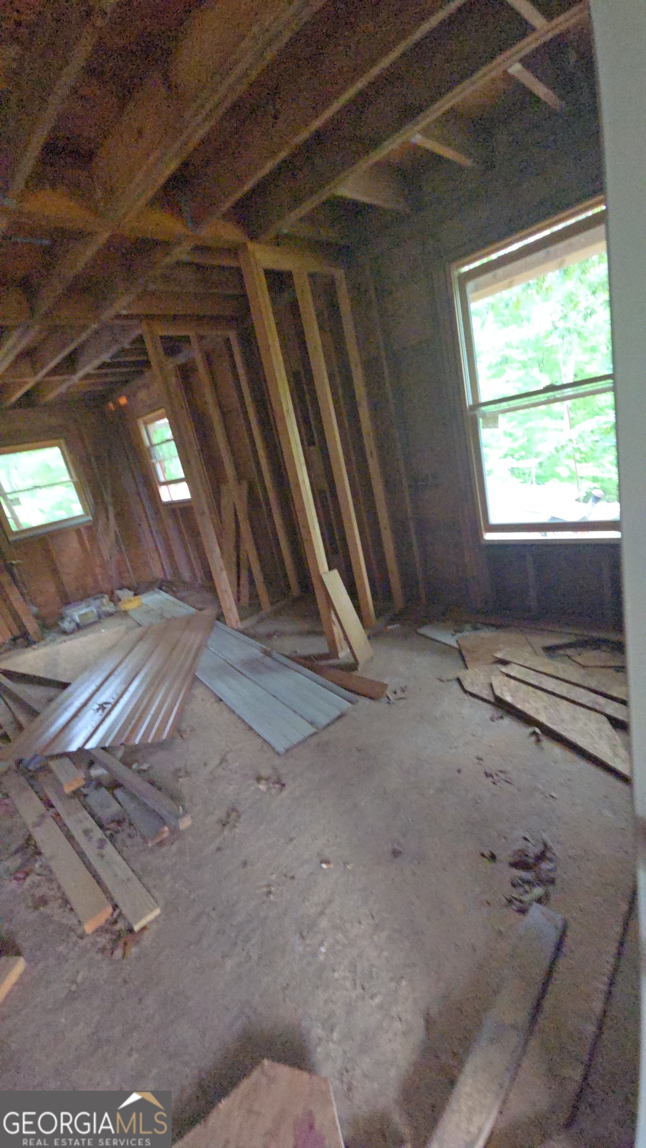 852 Martin DR