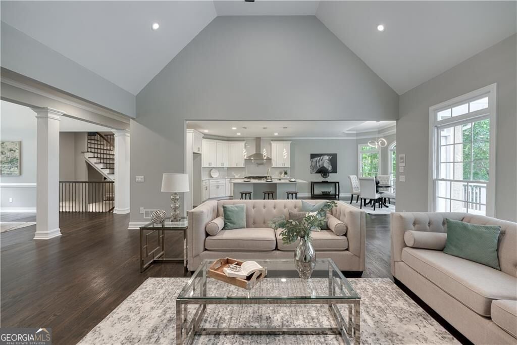 303 Broadmoor WAY