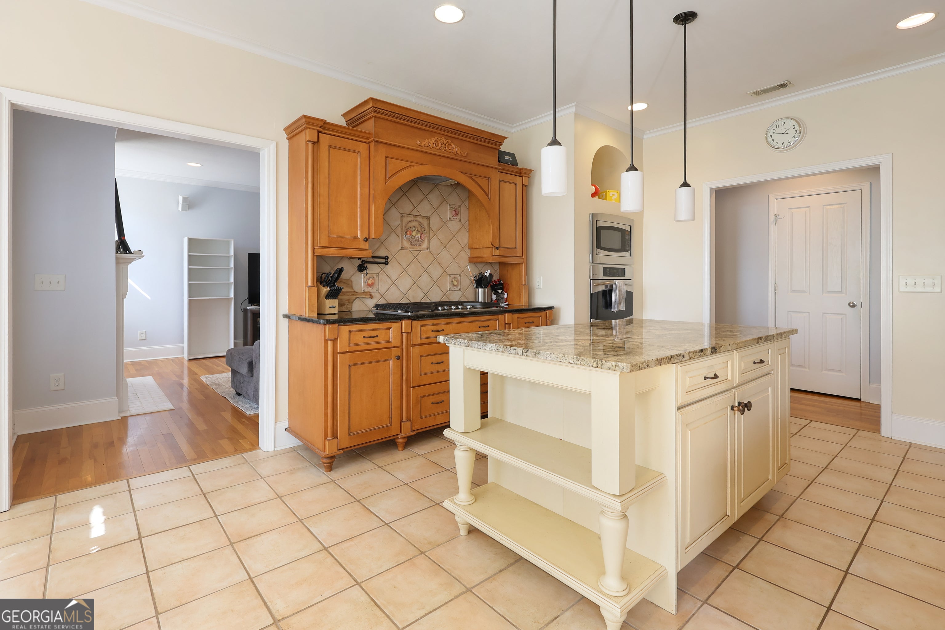 333 Royal Crest CIR