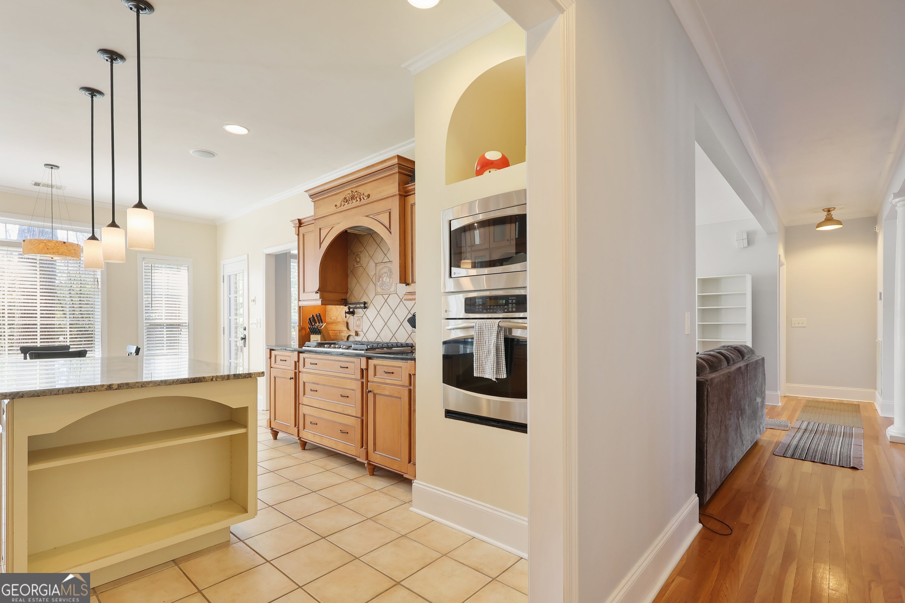 333 Royal Crest CIR