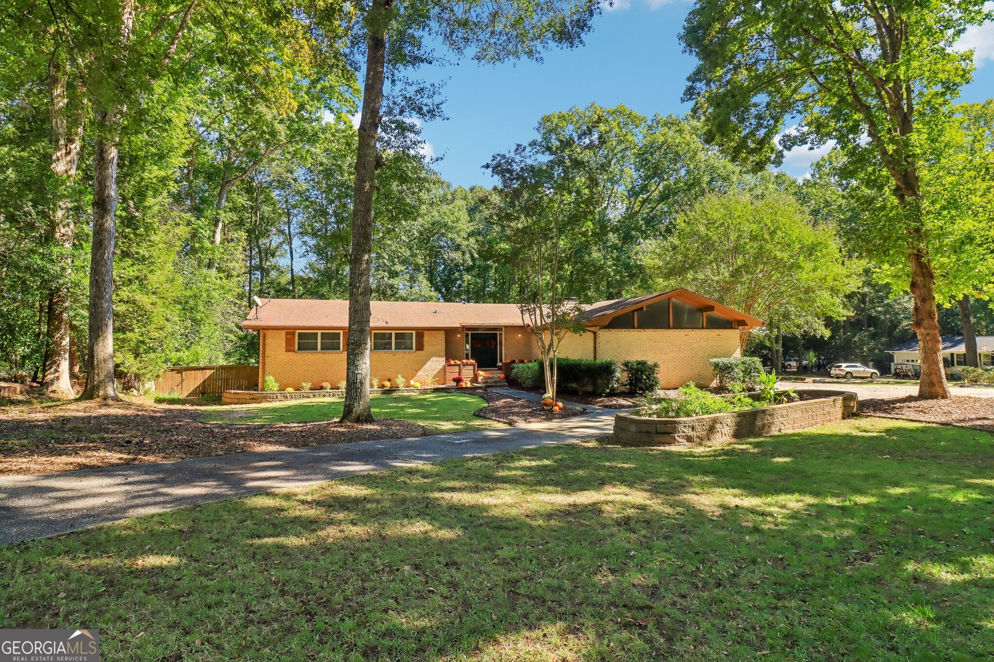 16 Perthshire DR
