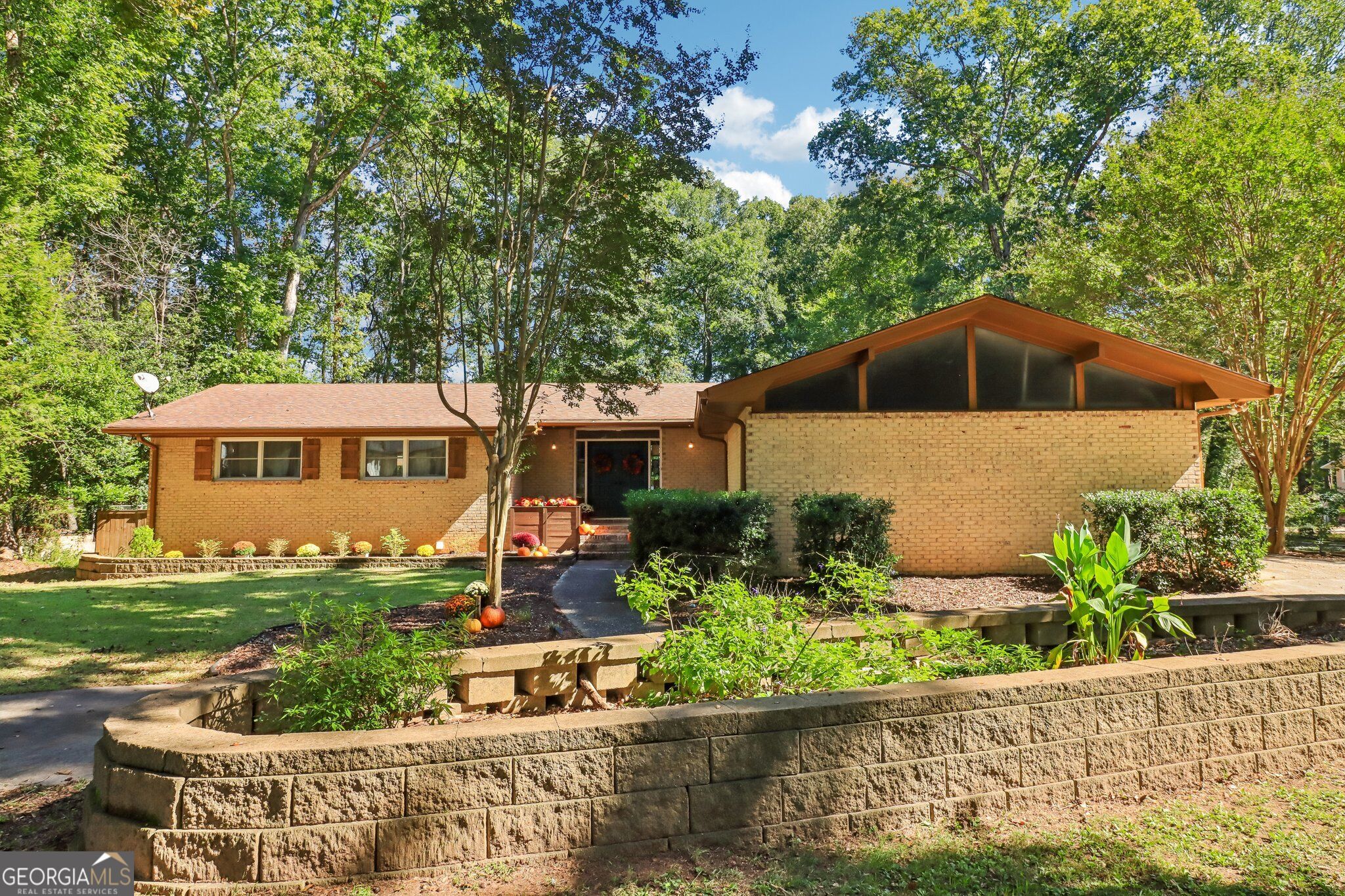 16 Perthshire DR