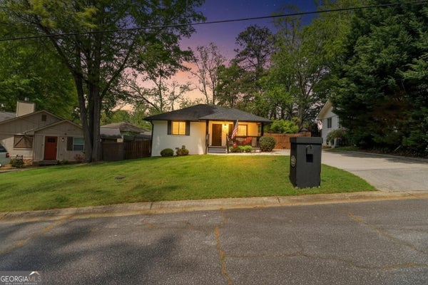 823 FRANCES DR SE, SMYRNA, GA 30080 - Image b896dd43deaa3548fd82fd9eeaa60b9f/1244397409