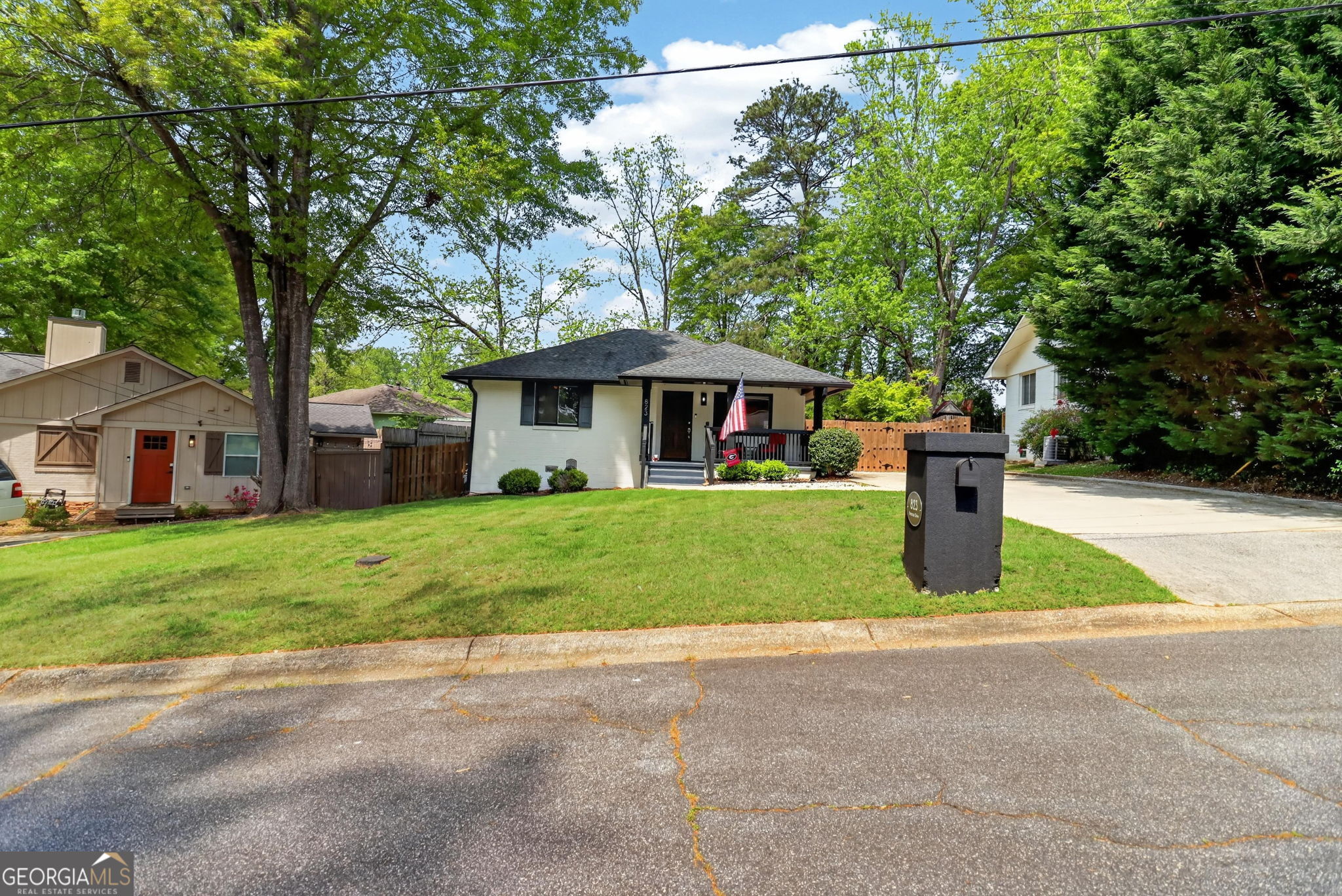 823 Frances DR SE