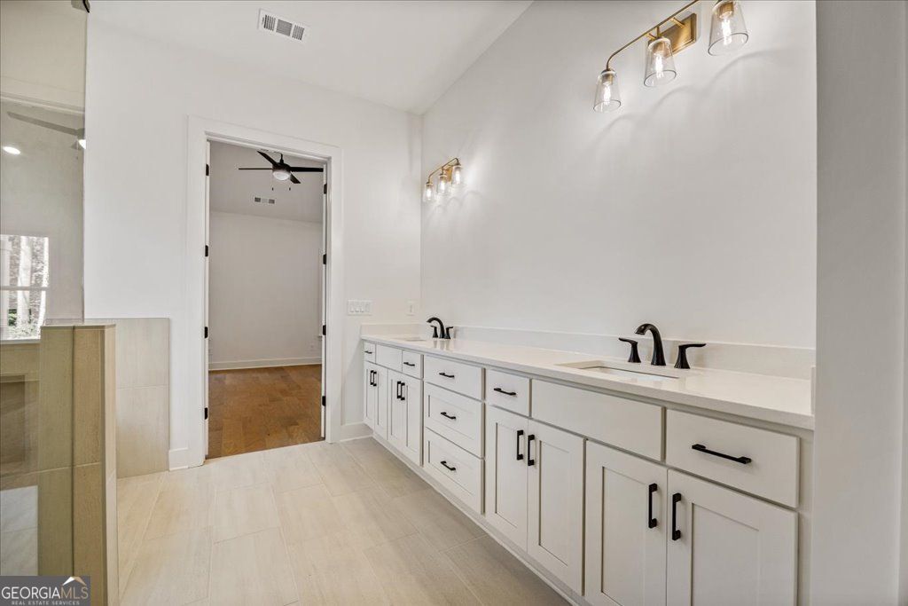 Gainesville, Georgia 30506, United States, 4 Bedrooms Bedrooms, ,4 BathroomsBathrooms,Residential,Active,223212