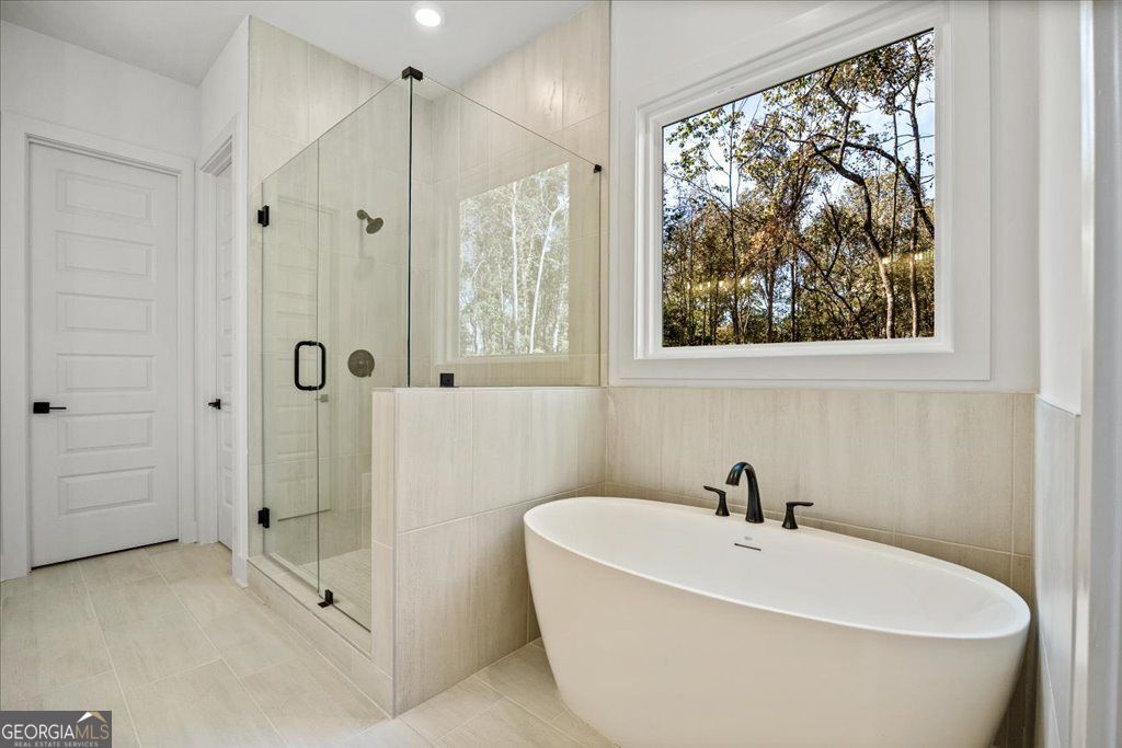 Gainesville, Georgia 30506, United States, 4 Bedrooms Bedrooms, ,4 BathroomsBathrooms,Residential,Active,223212