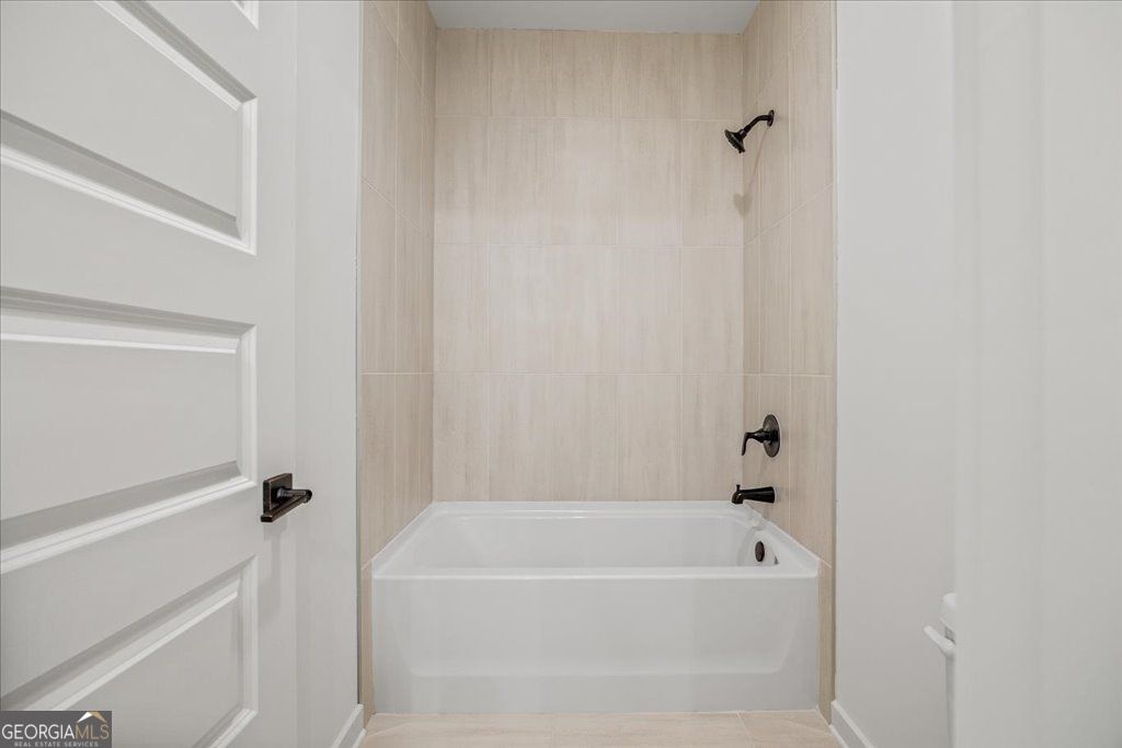 Gainesville, Georgia 30506, United States, 4 Bedrooms Bedrooms, ,4 BathroomsBathrooms,Residential,Active,223212