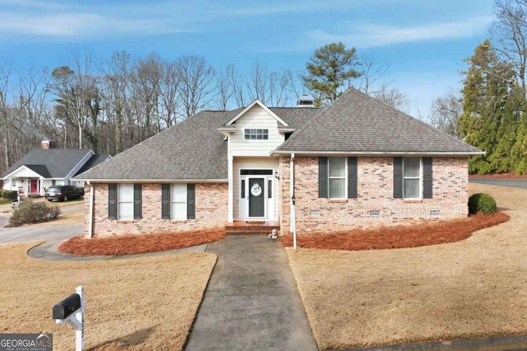 Photo of 1520 Woodland Way, Gainesville, GA 30501 (MLS # 10677992)