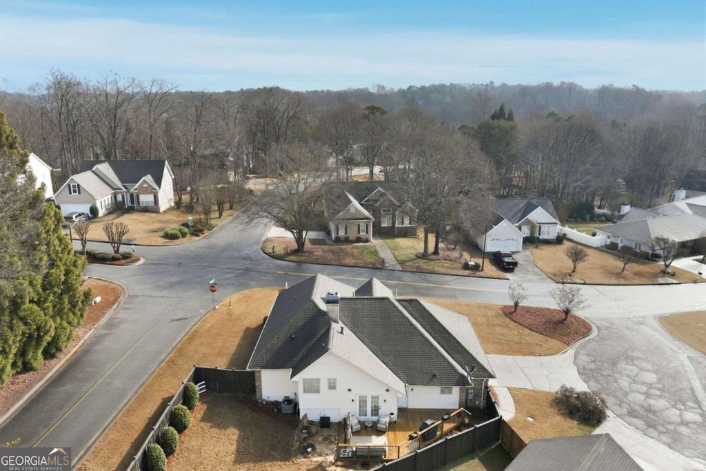 Photo of 1520 Woodland Way, Gainesville, GA 30501 (MLS # 10677992)