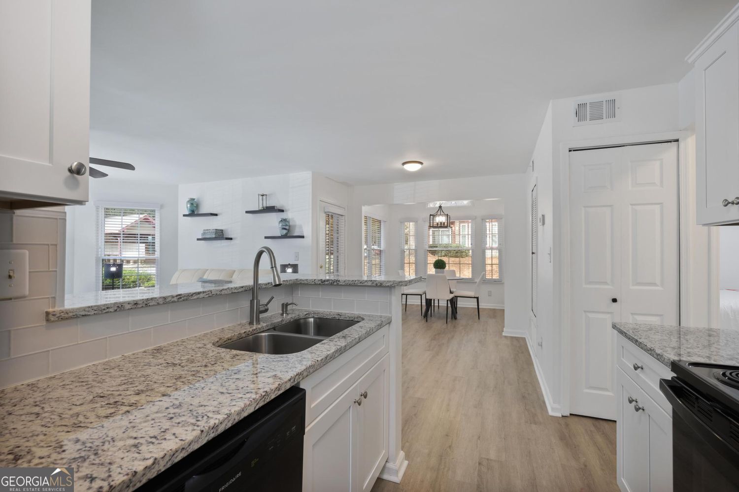 RIVERMONT VILLAGE - Residential