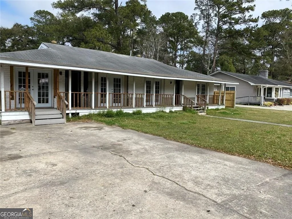 106 E Derenne Avenue