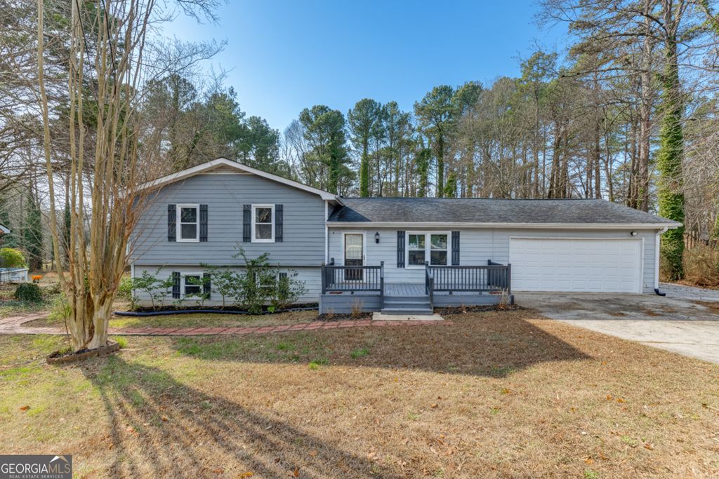 Photo of 886 Ridgedale Drive, Lawrenceville, GA 30043 (MLS # 10679384)