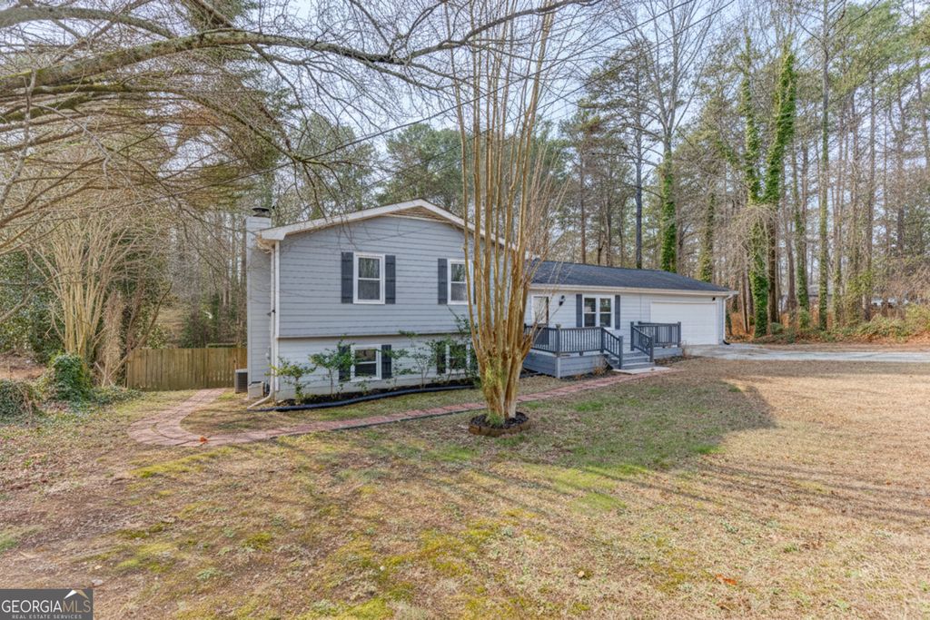 Photo of 886 Ridgedale Drive, Lawrenceville, GA 30043 (MLS # 10679384)