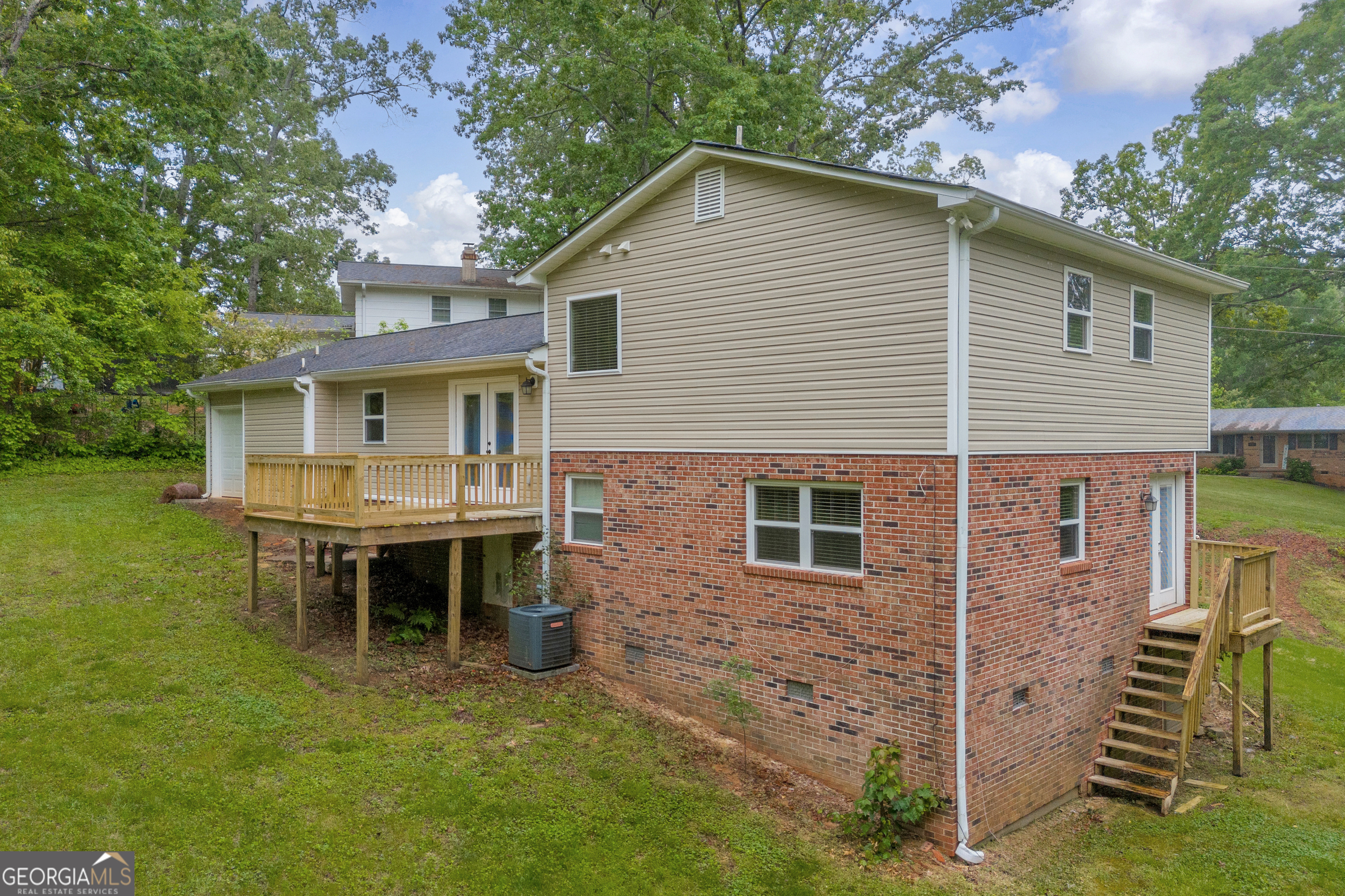 442 Cedar LN