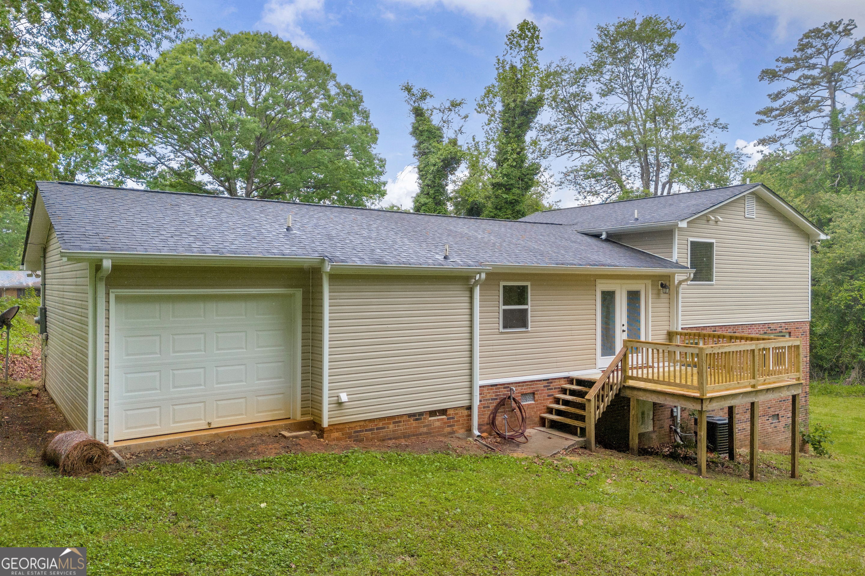 442 Cedar LN