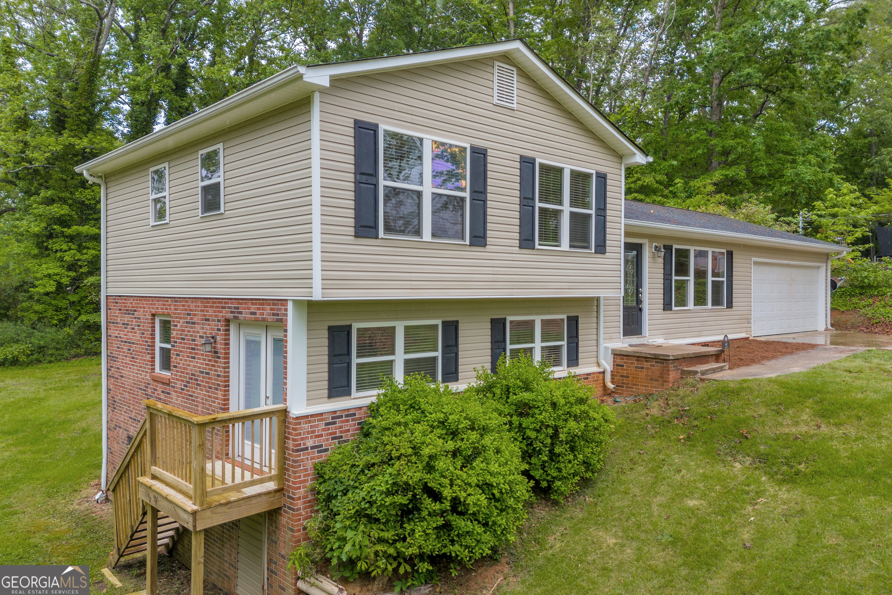 442 Cedar LN
