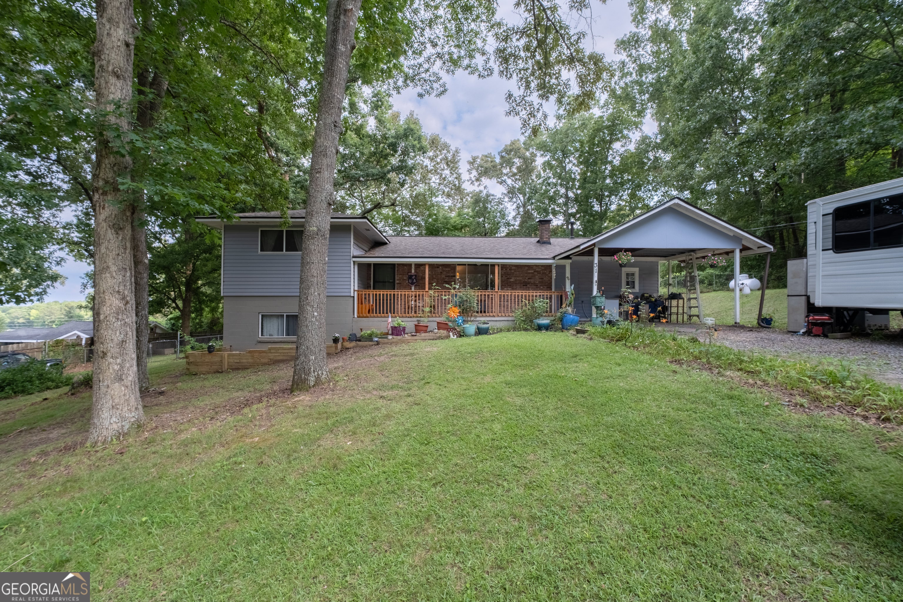 31 Rock Fence CIR SE