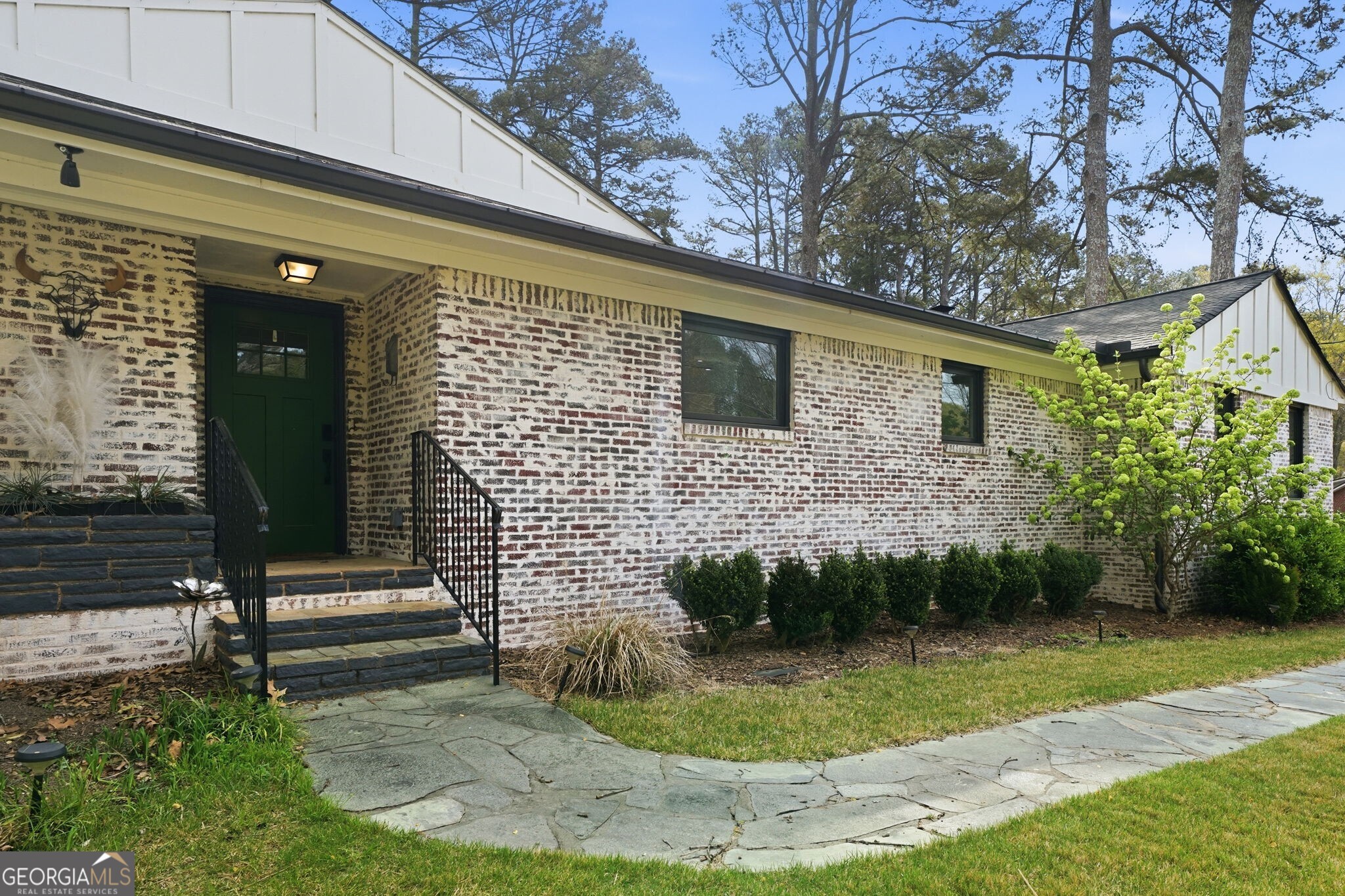 864 Stratford RD