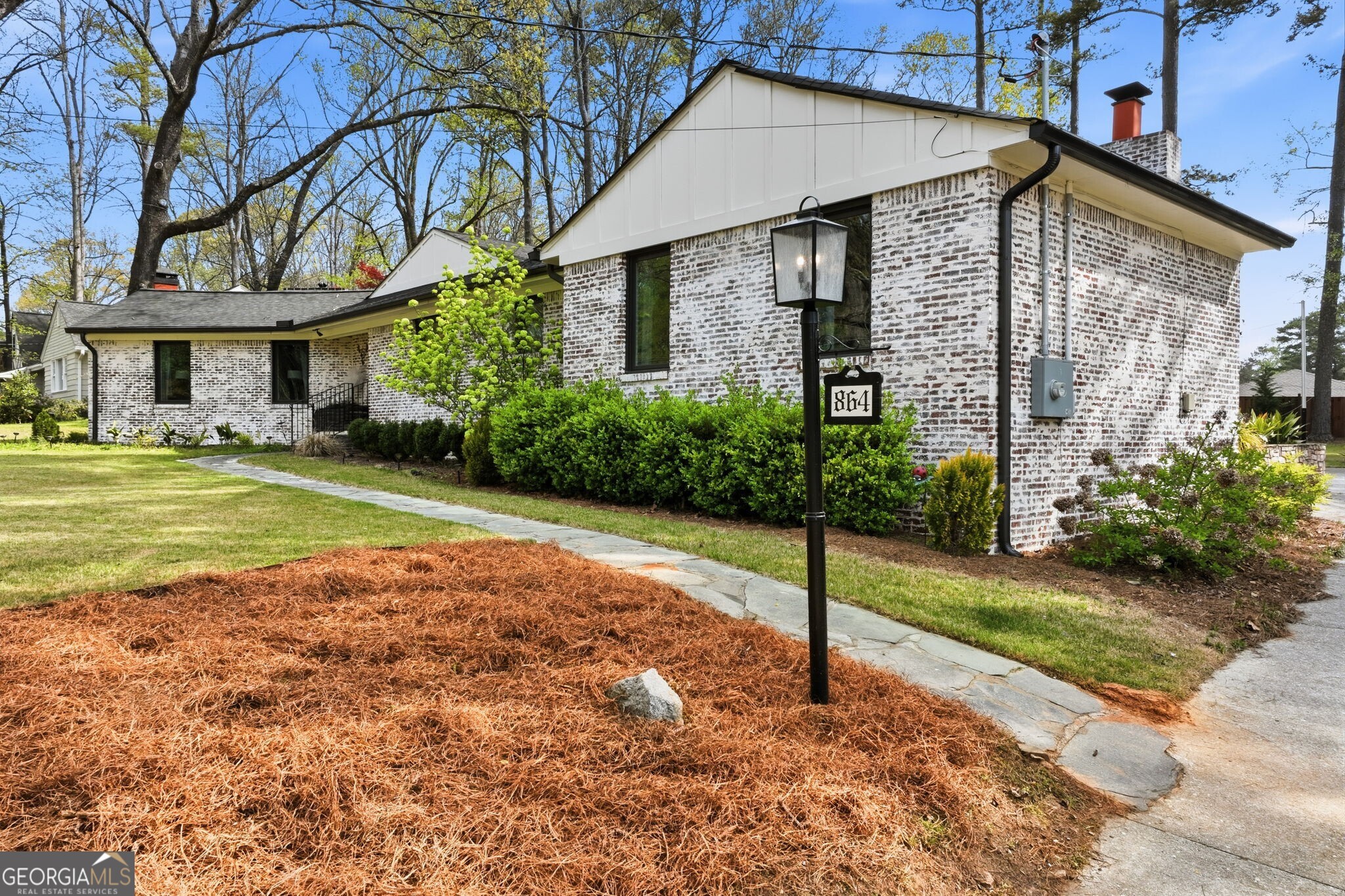 864 Stratford RD