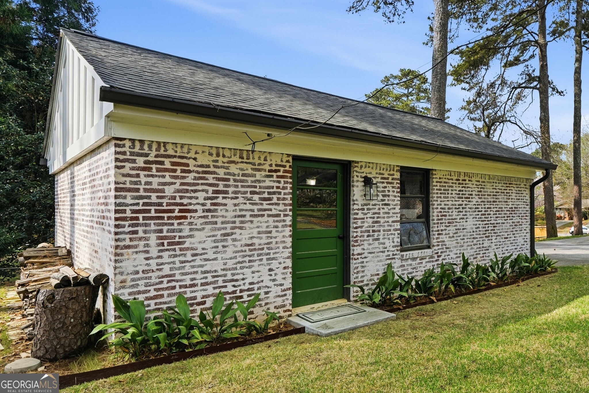 864 Stratford RD