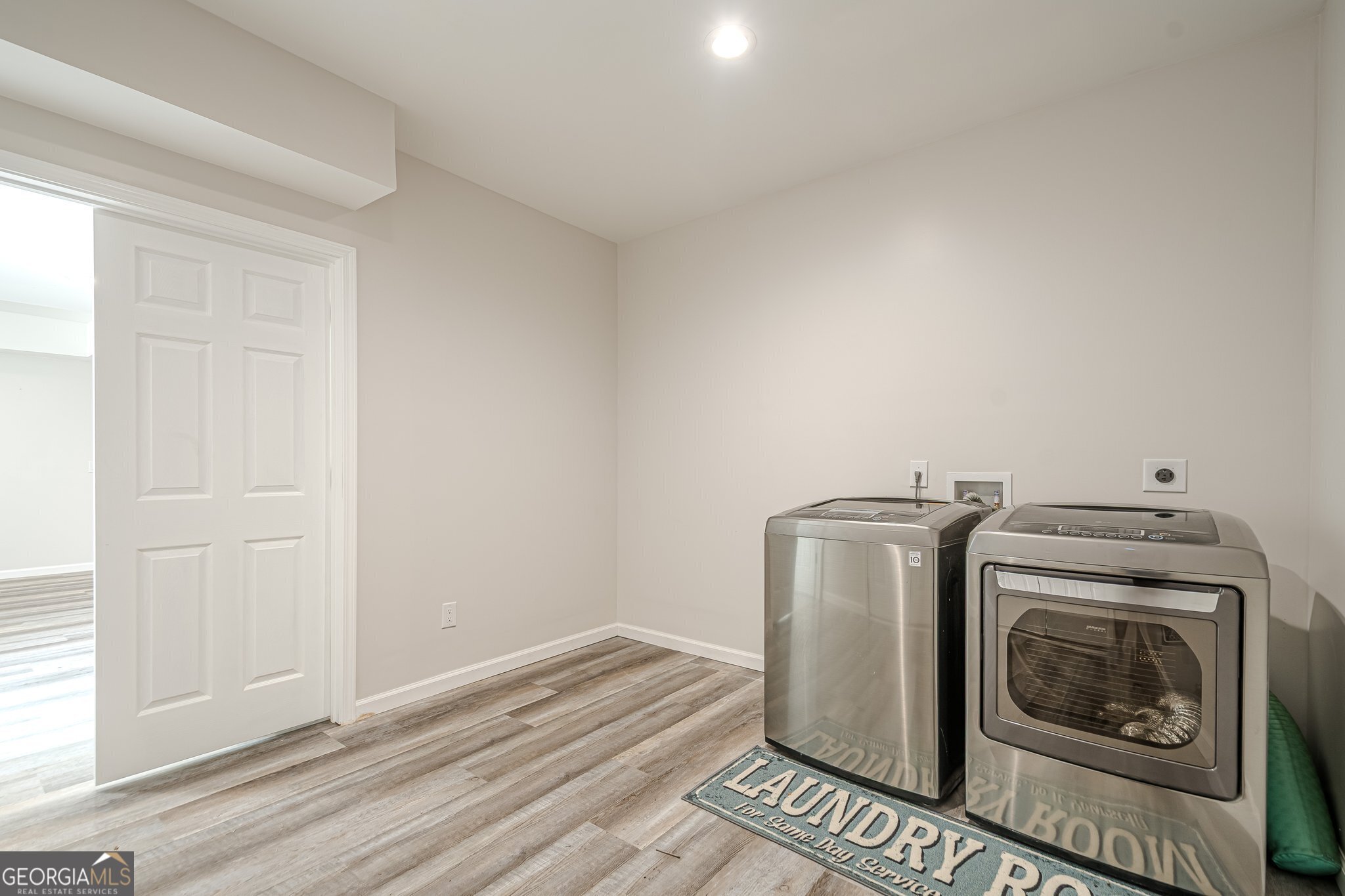 Canton, Georgia 30114, United States, 6 Bedrooms Bedrooms, ,5 BathroomsBathrooms,Residential,Active,146408