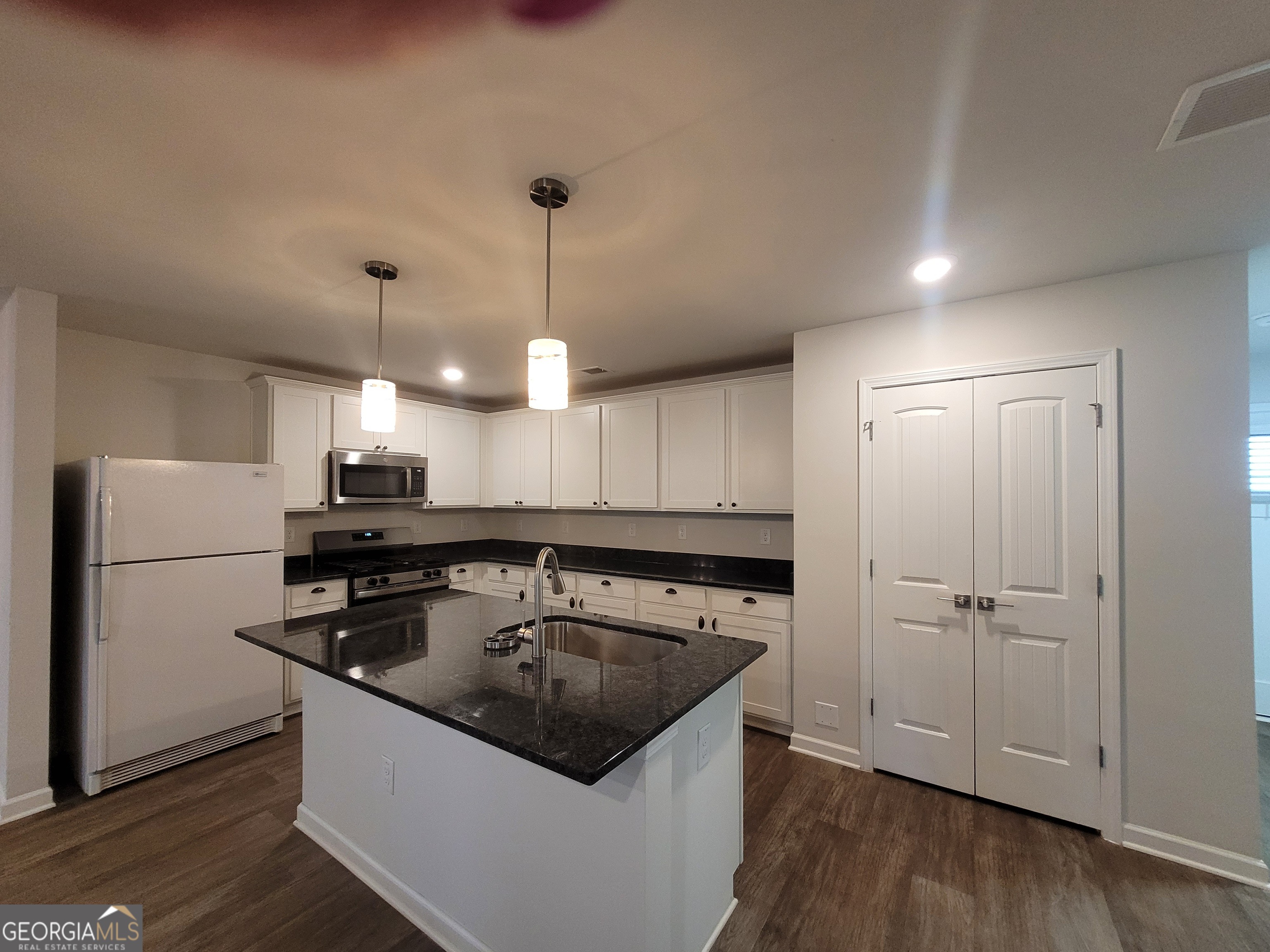 220 River Meadow DR - Photo 3