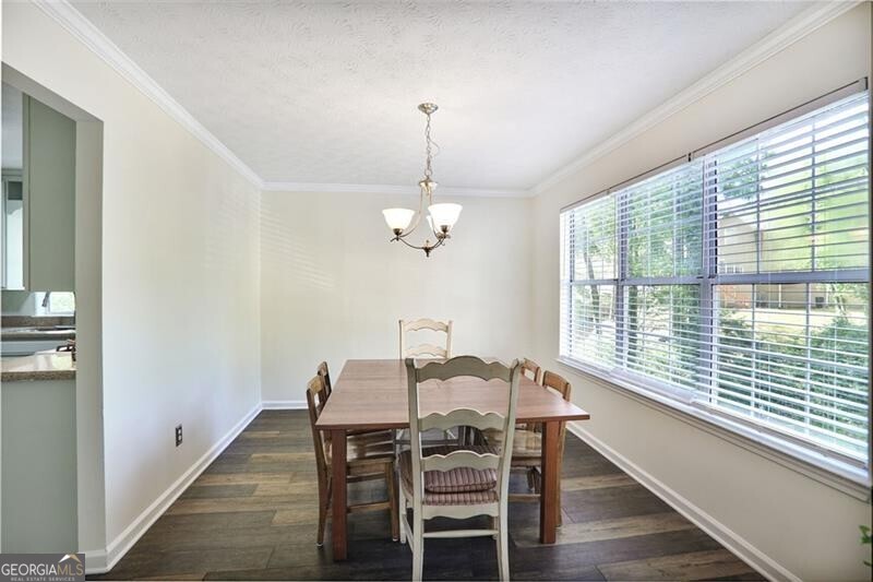 680 Ruxbury CT