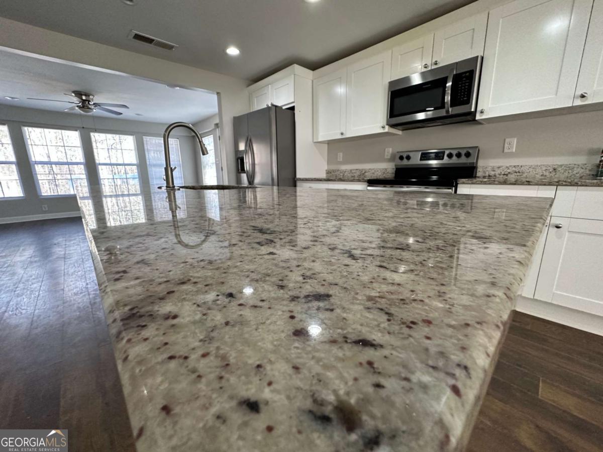 24 Wayside LN