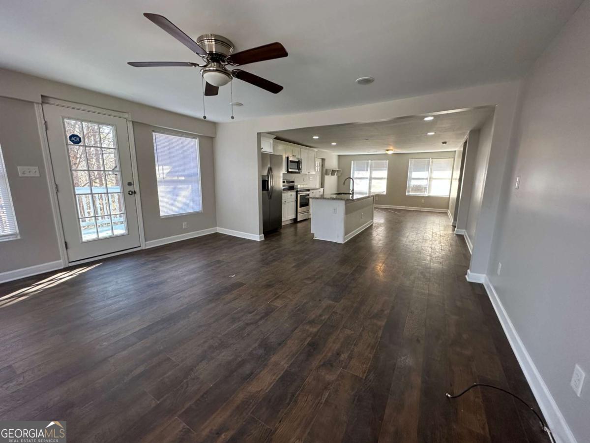 24 Wayside LN