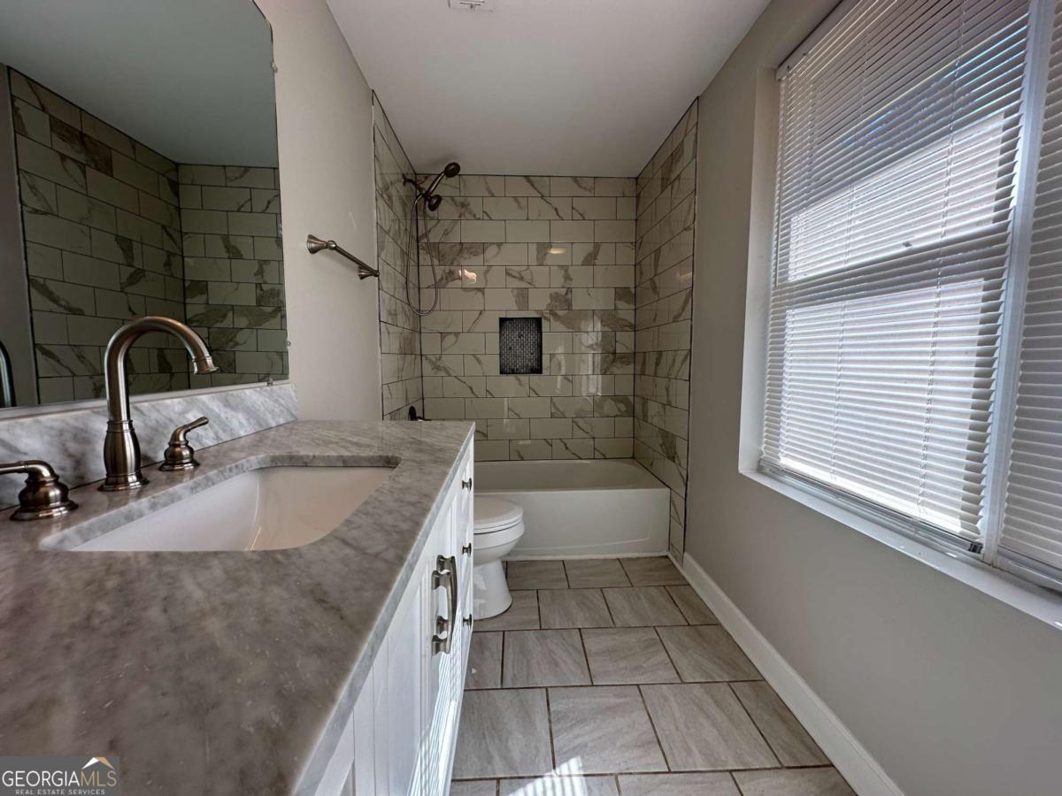 24 Wayside LN