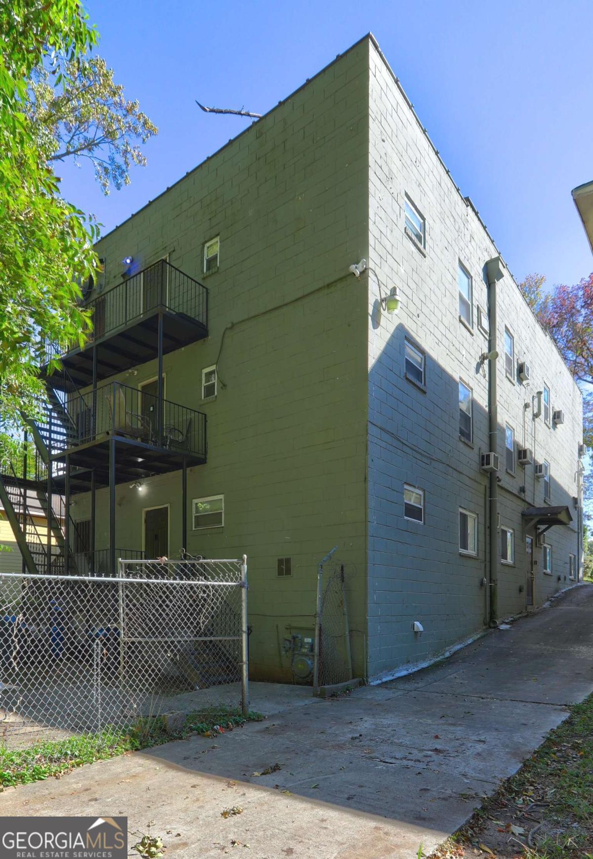 1071 M L King Jr DR SW