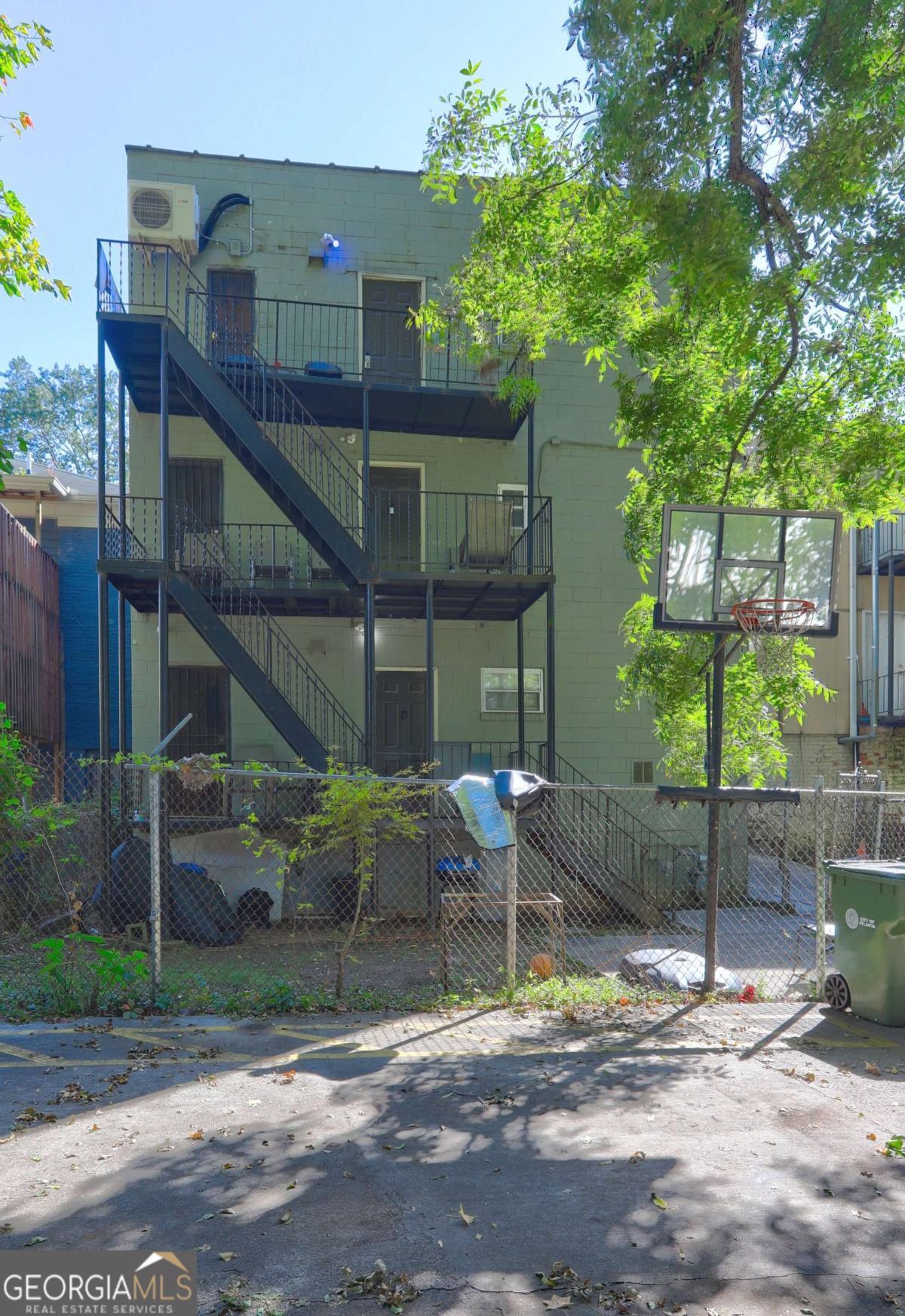 1071 M L King Jr DR SW