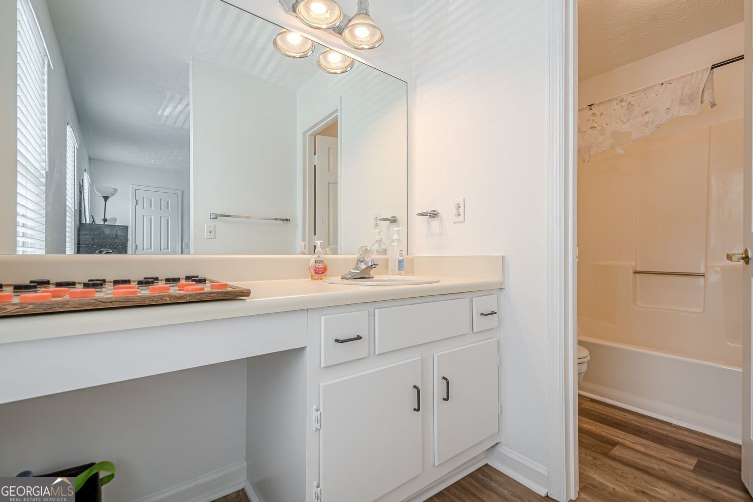 Doraville, Georgia 30340, United States, 2 Bedrooms Bedrooms, ,3 BathroomsBathrooms,Residential,Active,230720