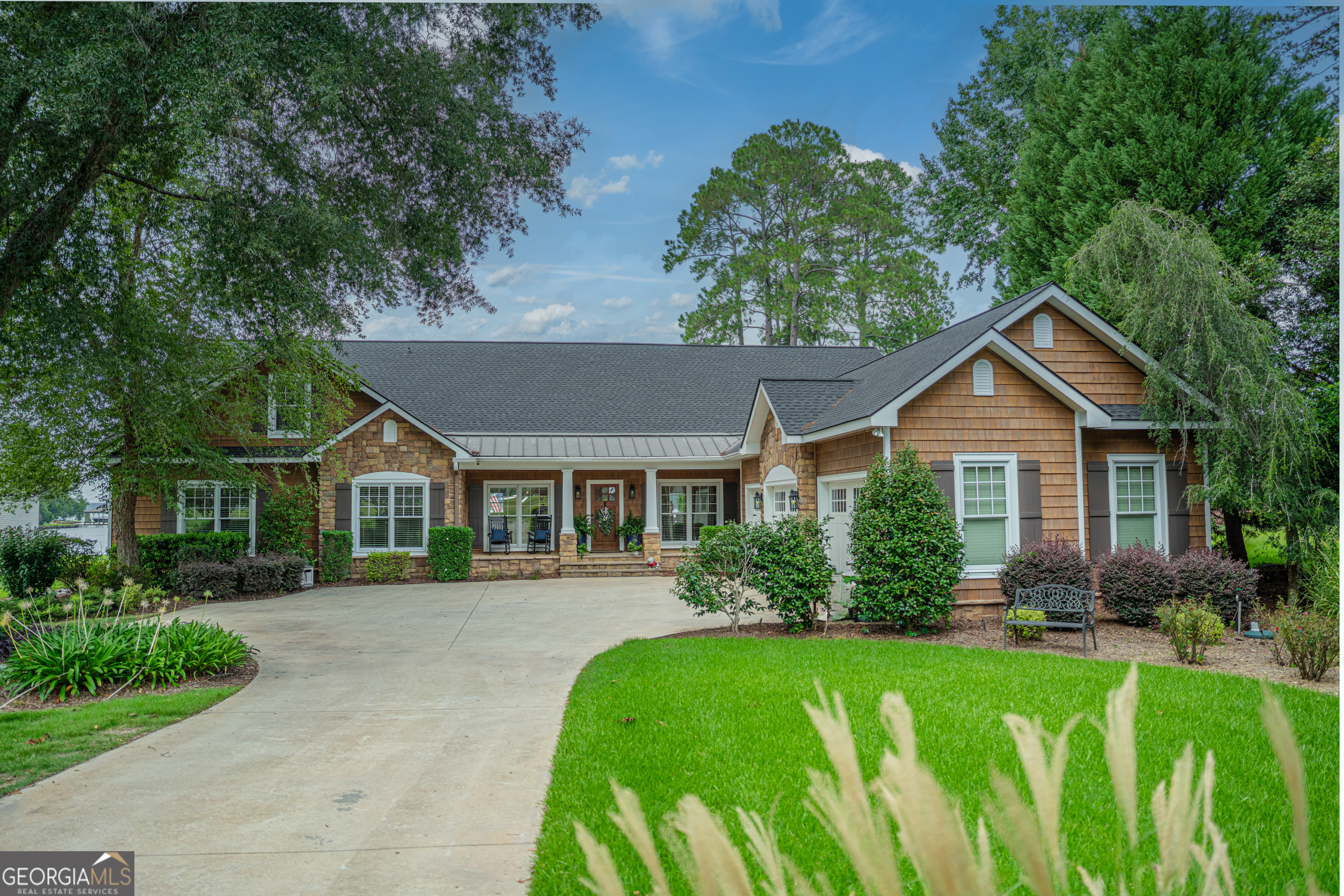 245 Lakeshore CIR
