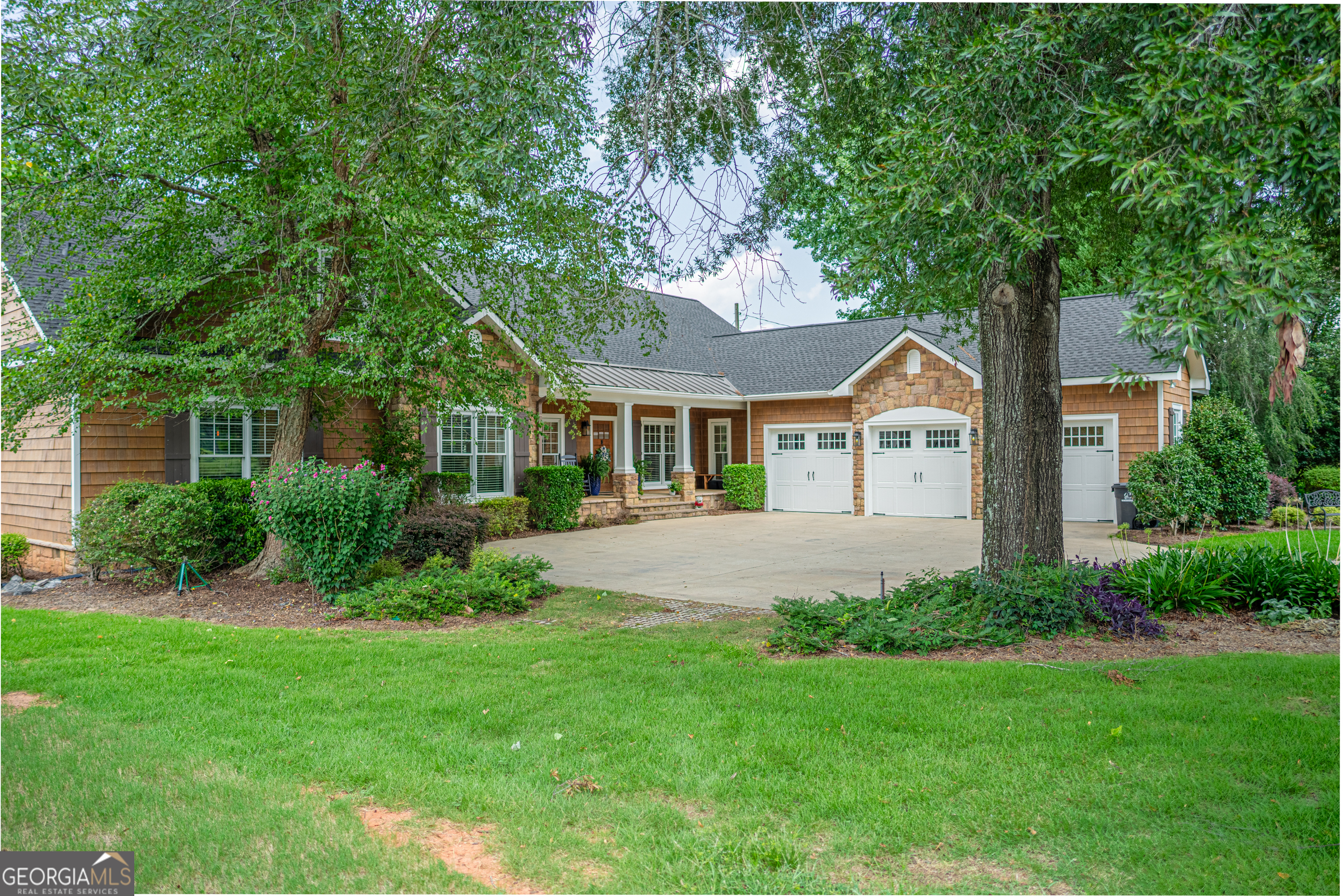 245 Lakeshore CIR