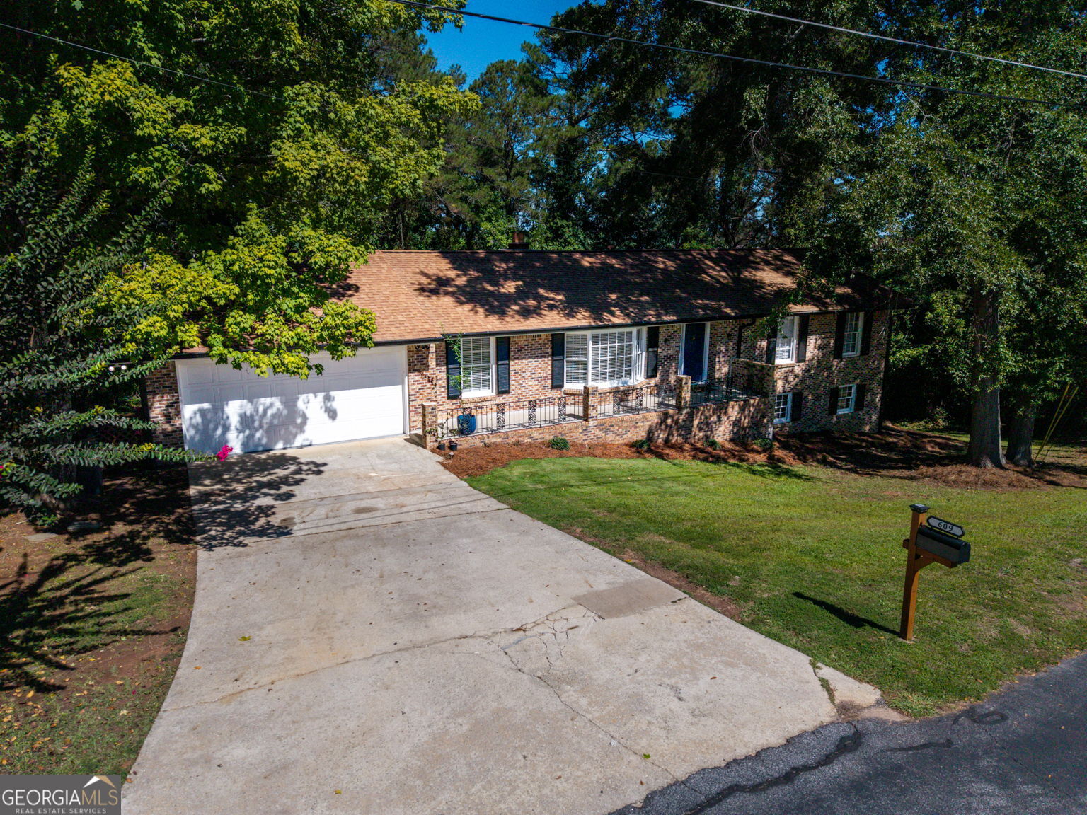 641 Oak Dr NW