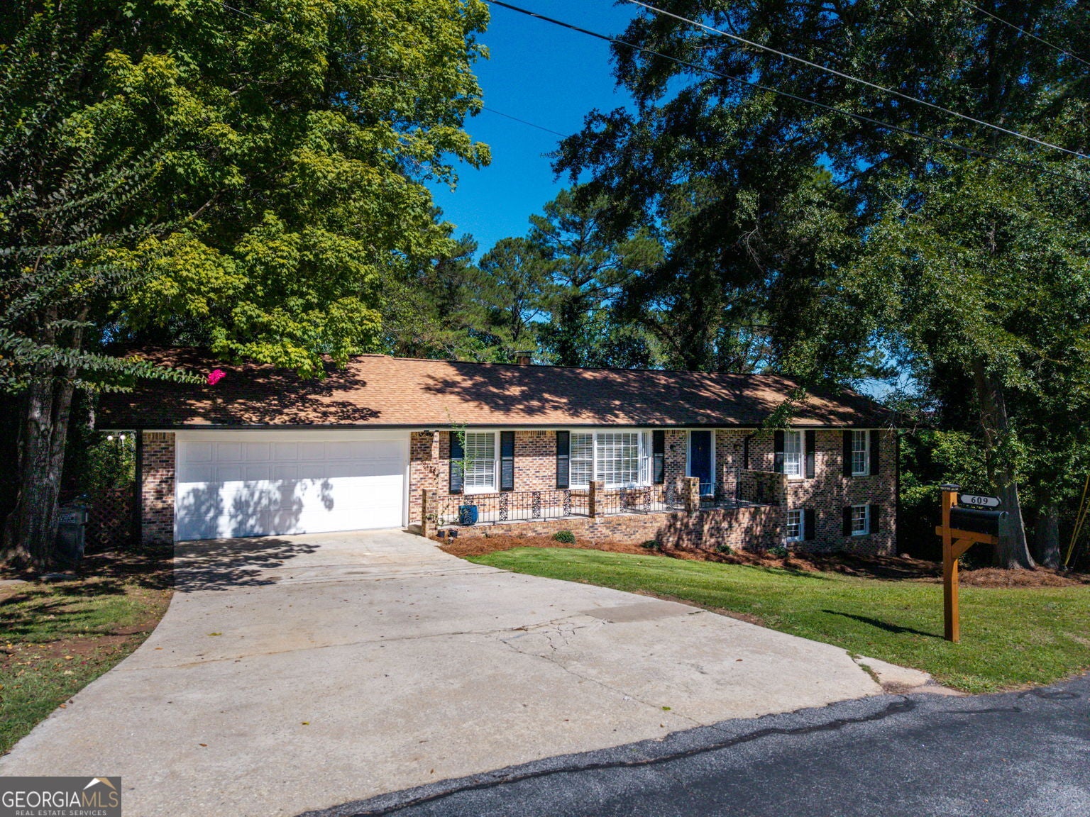641 Oak Dr NW