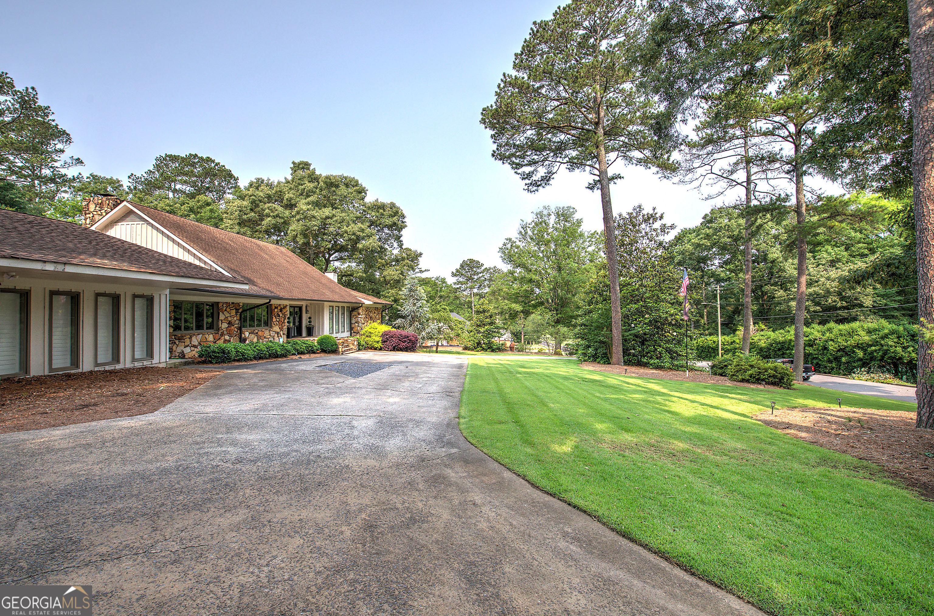 10 Woodland DR