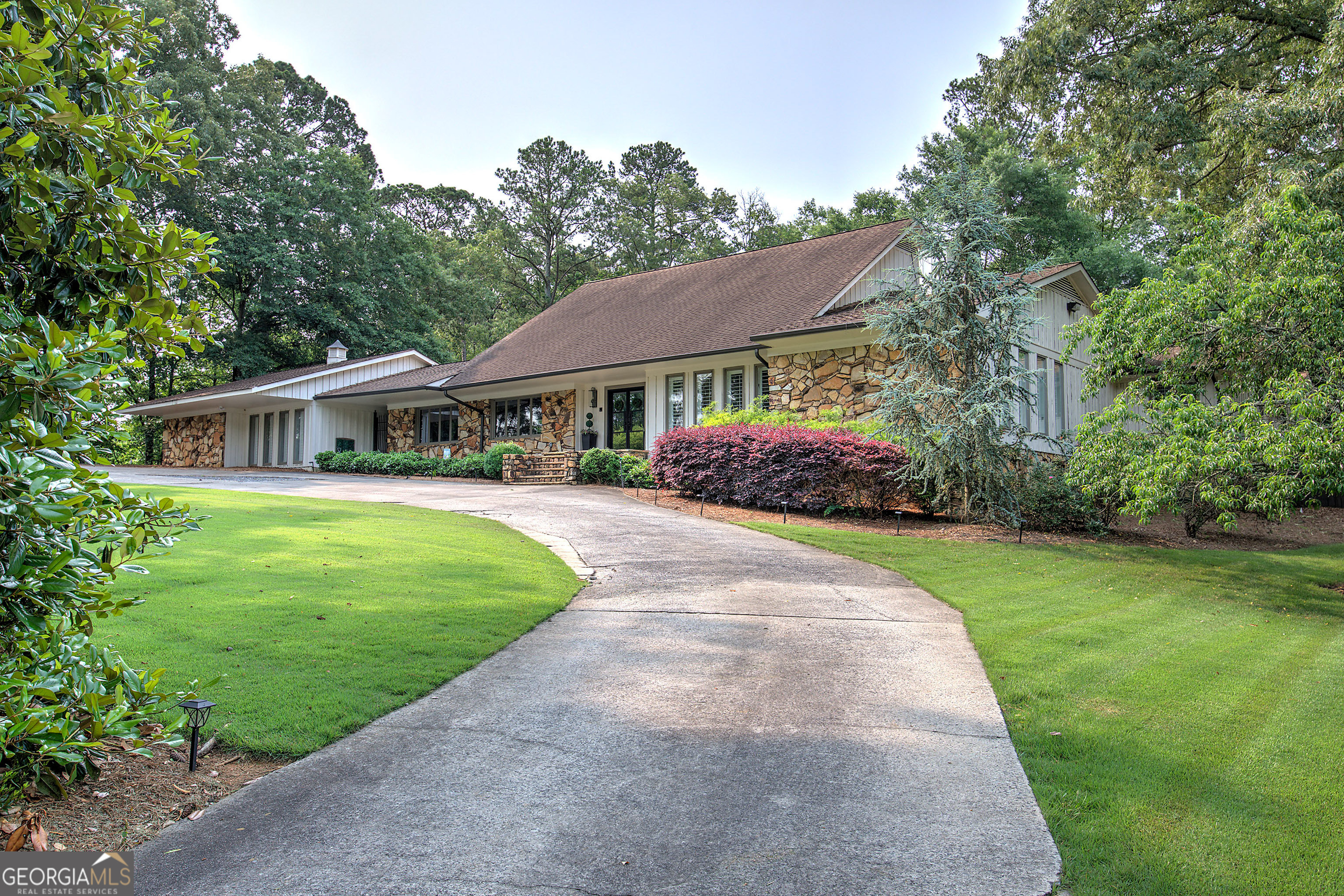 10 Woodland DR