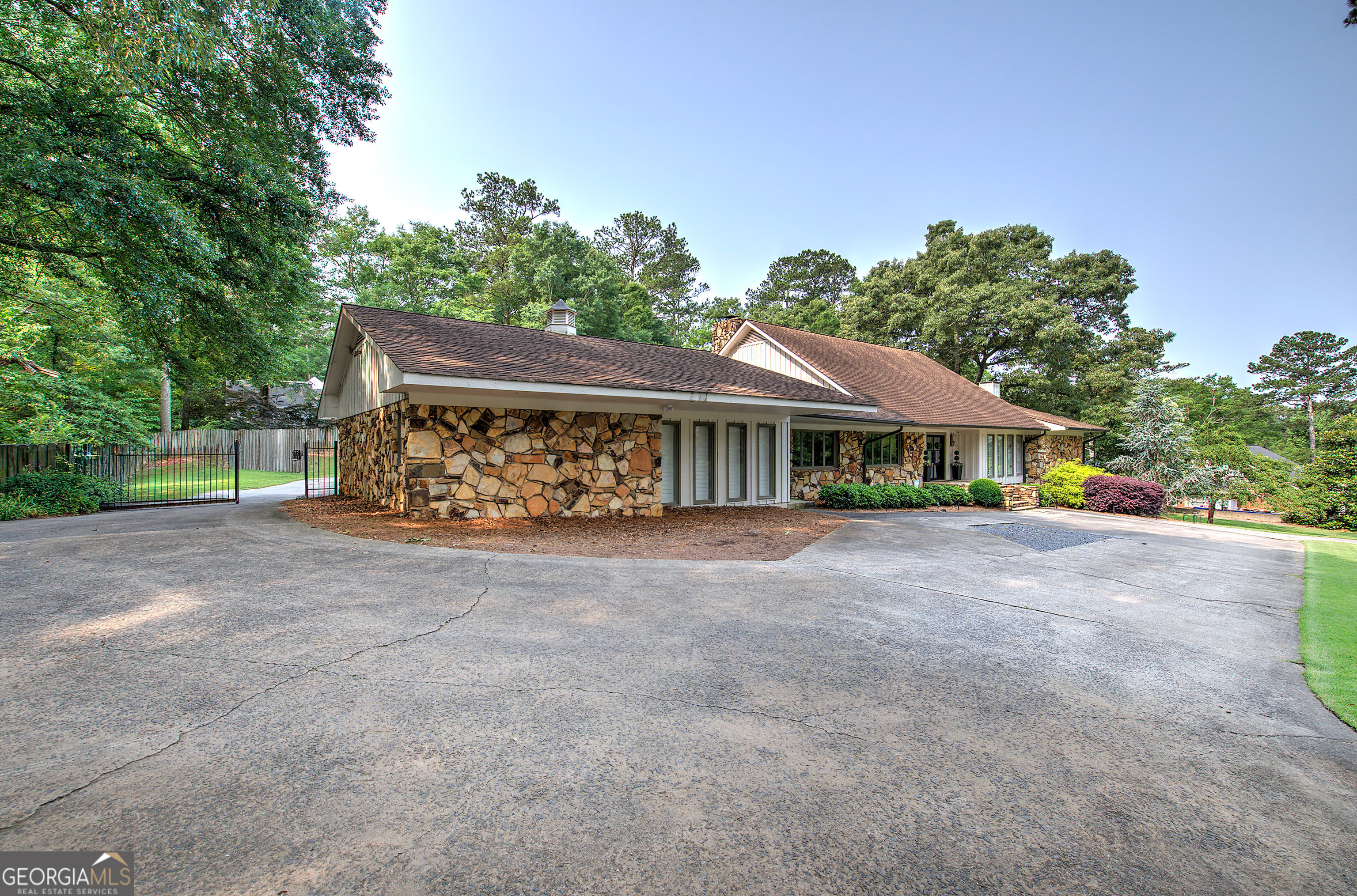 10 Woodland DR