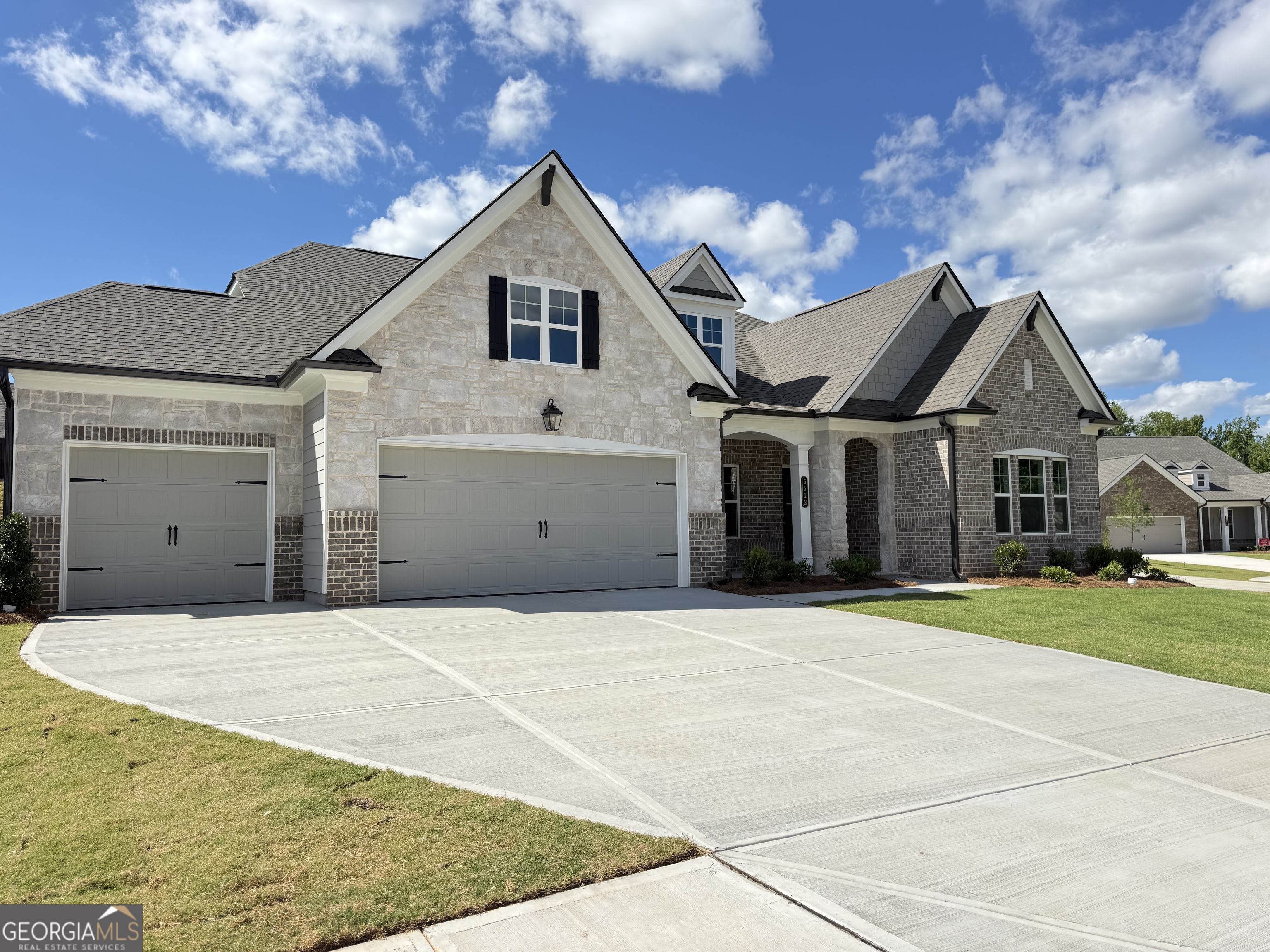 5512 Tullis DR