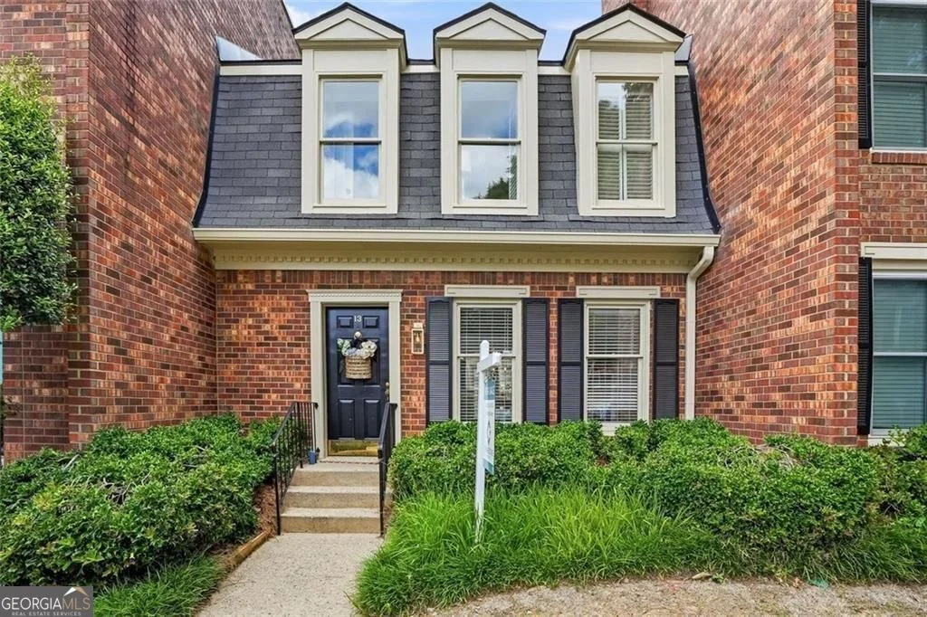 13 Stratford Hall Place NE Unit #13