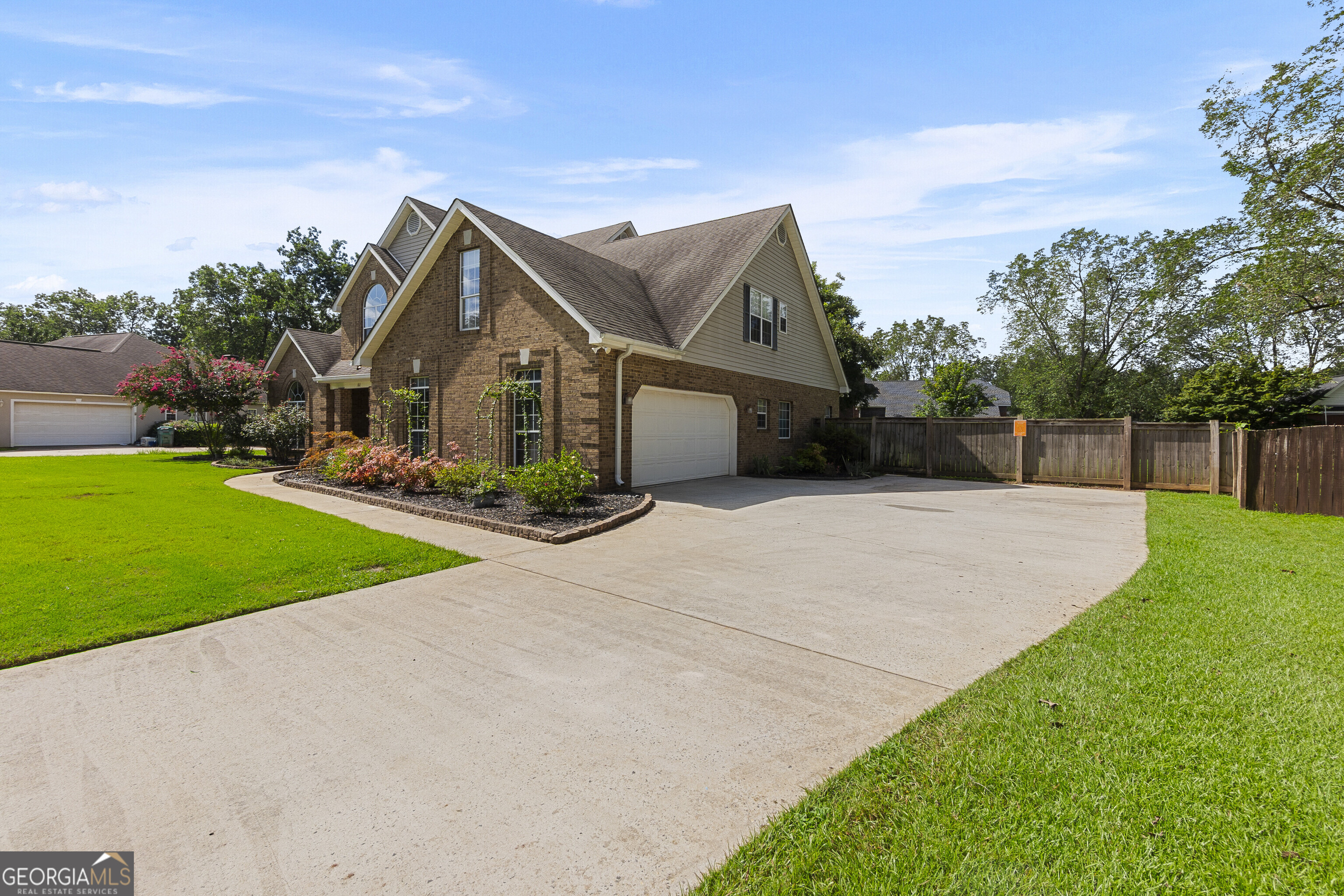 102 White Columns DR