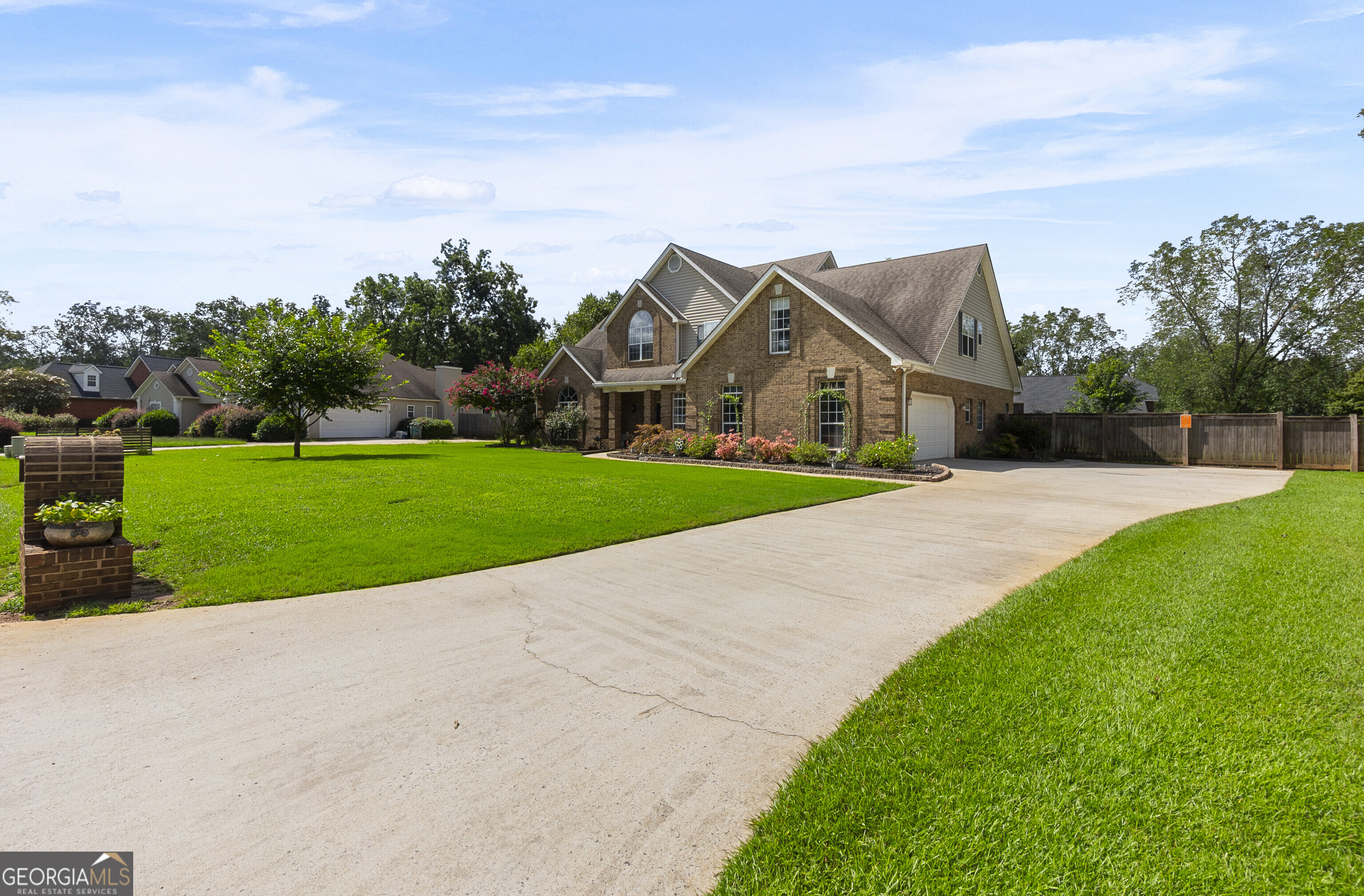 102 White Columns DR