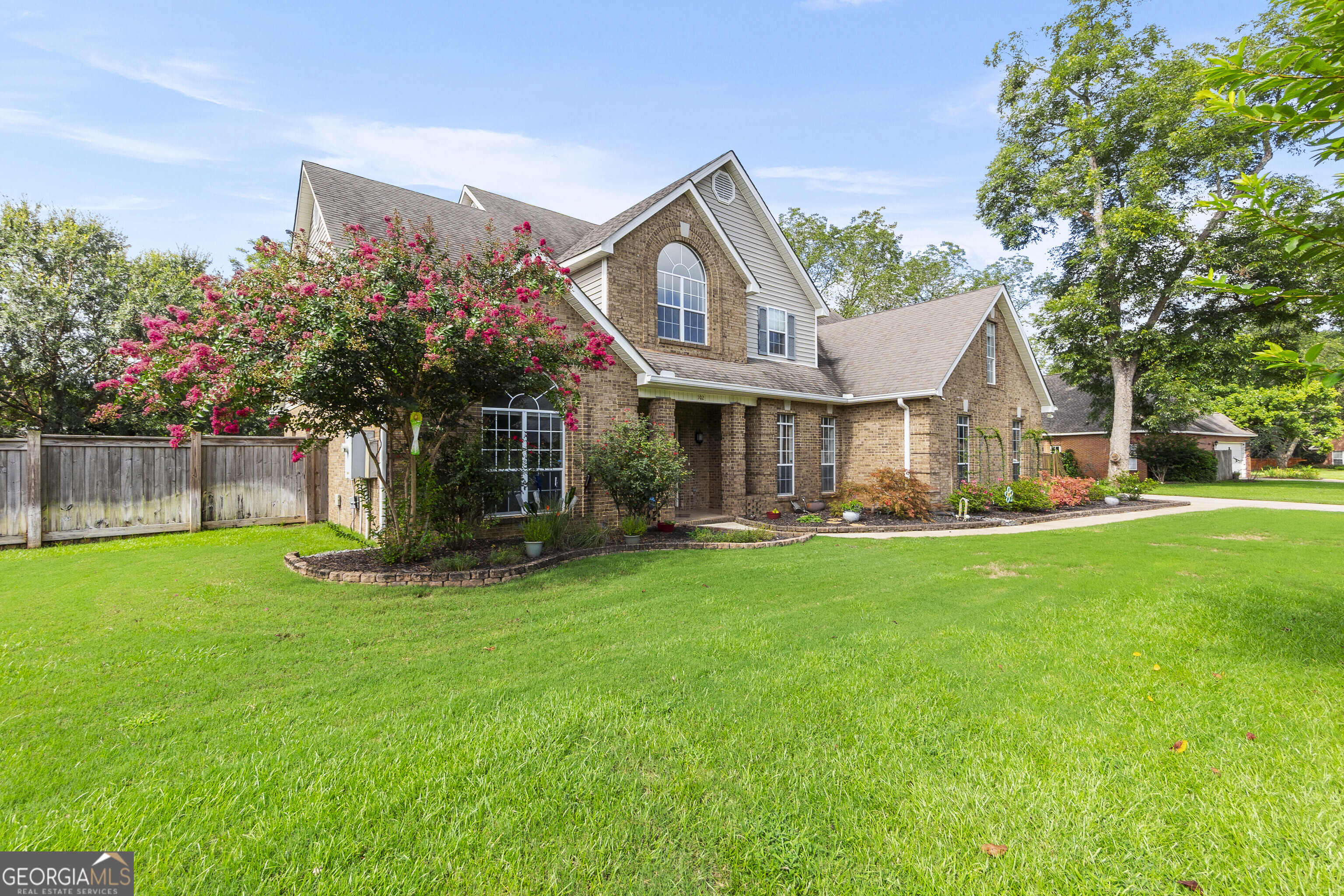 102 White Columns DR