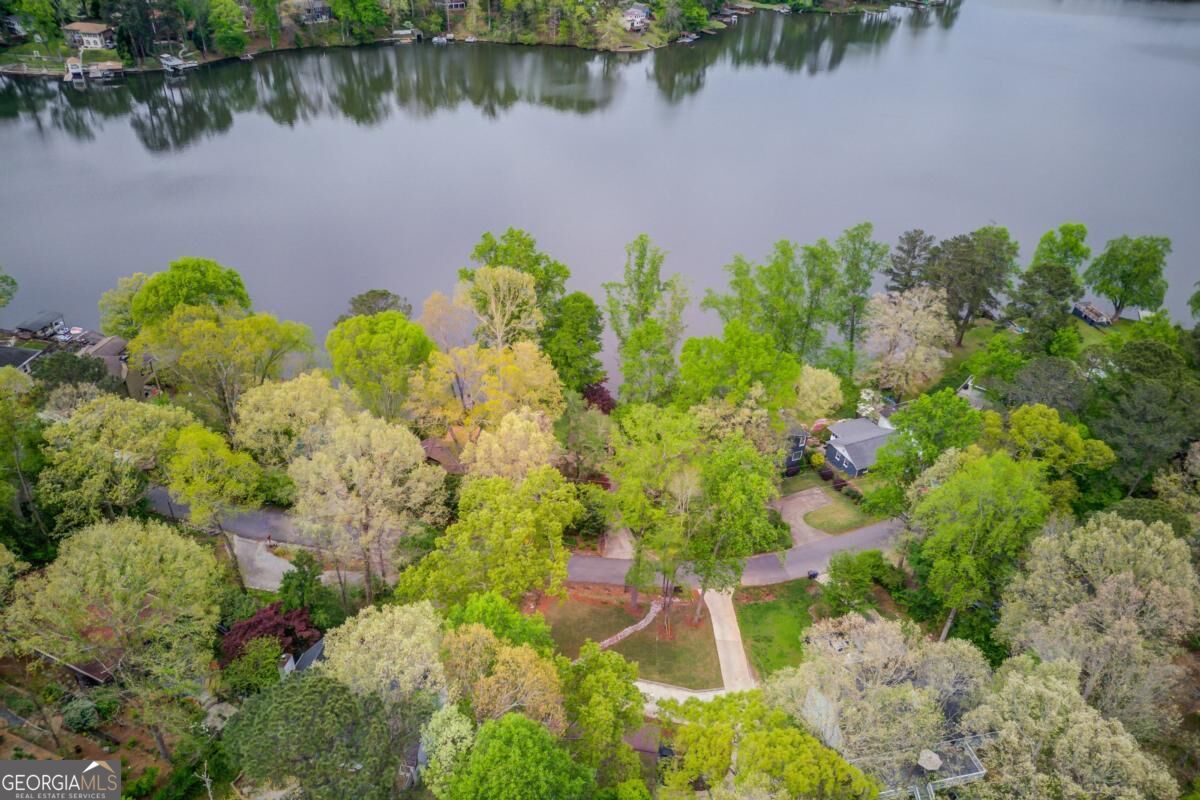 8515 Lake DR