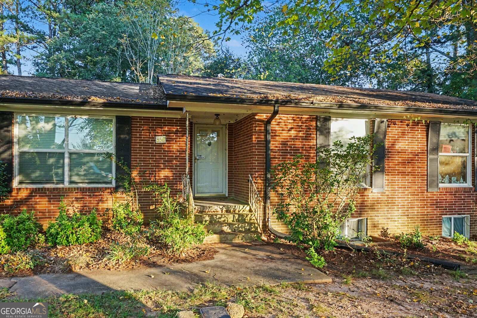 855 CHEROKEE RD