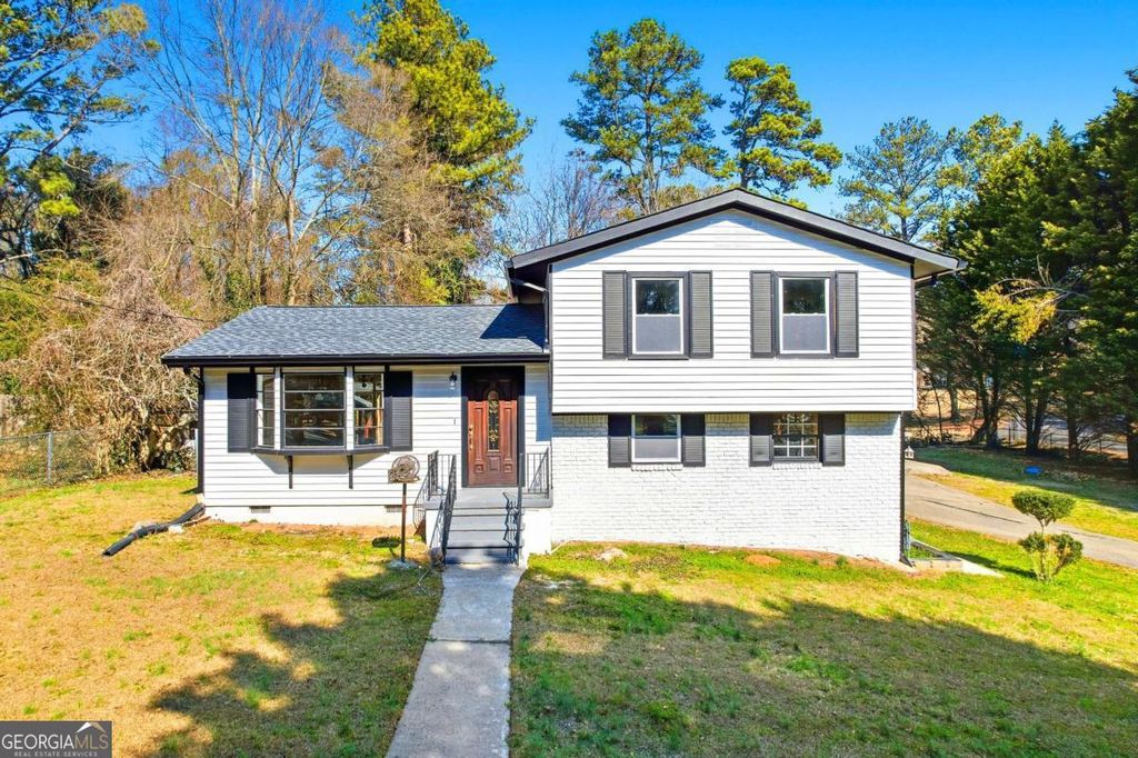 Photo of 1051 Camellia Drive, Marietta, GA 30062 (MLS # 10689847)