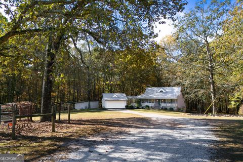 A home in Roopville