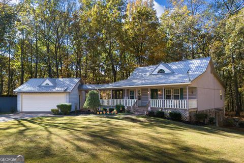 A home in Roopville